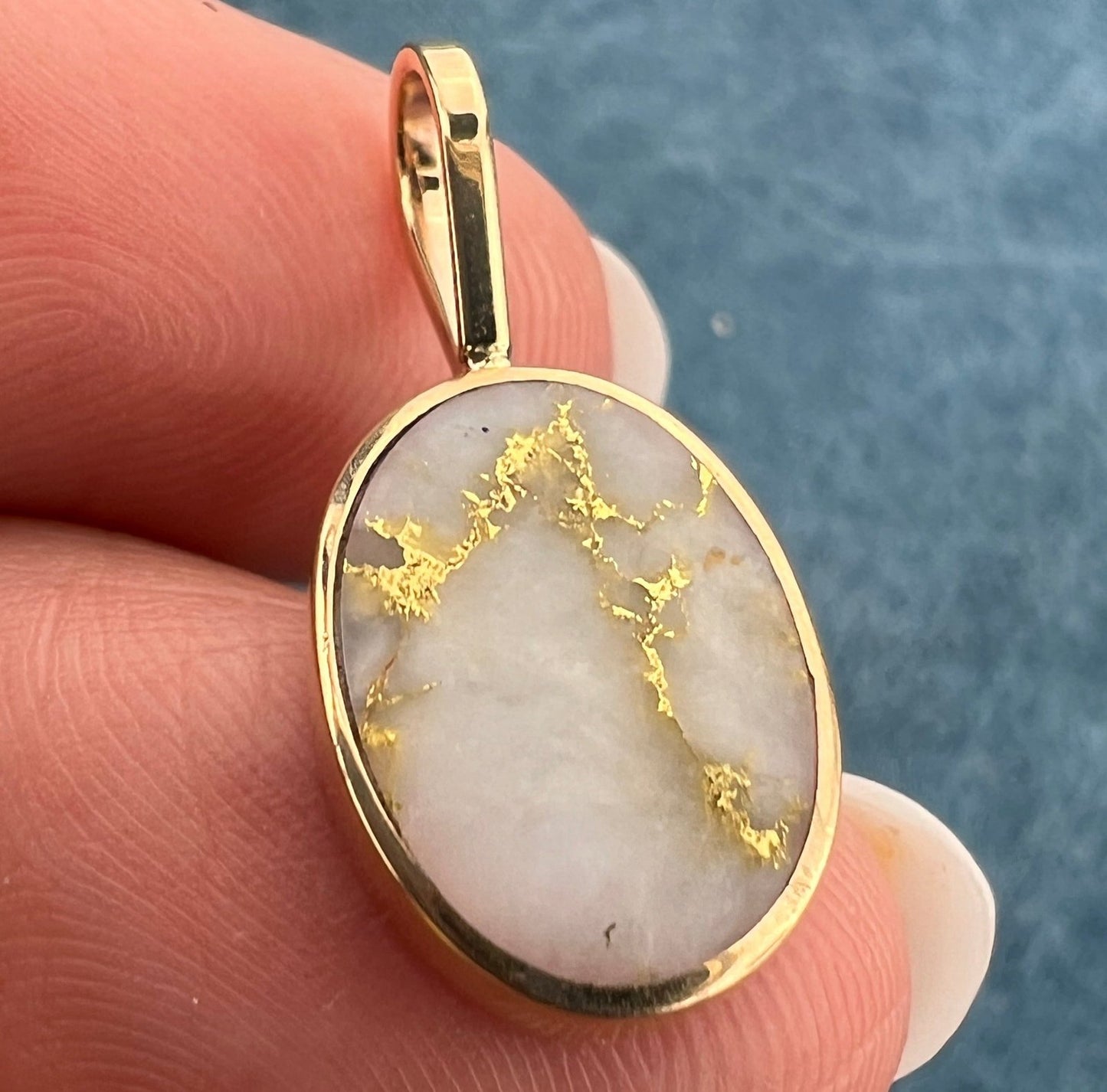 14k Yellow Gold ALASKAN Gold in Quartz Oval Disk Pendant. R