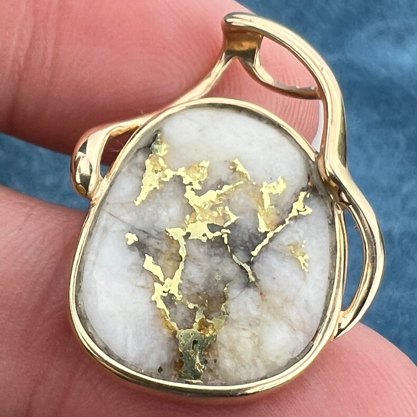 14k Yellow Gold ALASKAN Gold-in-Quartz Pendant. 1.1" Large