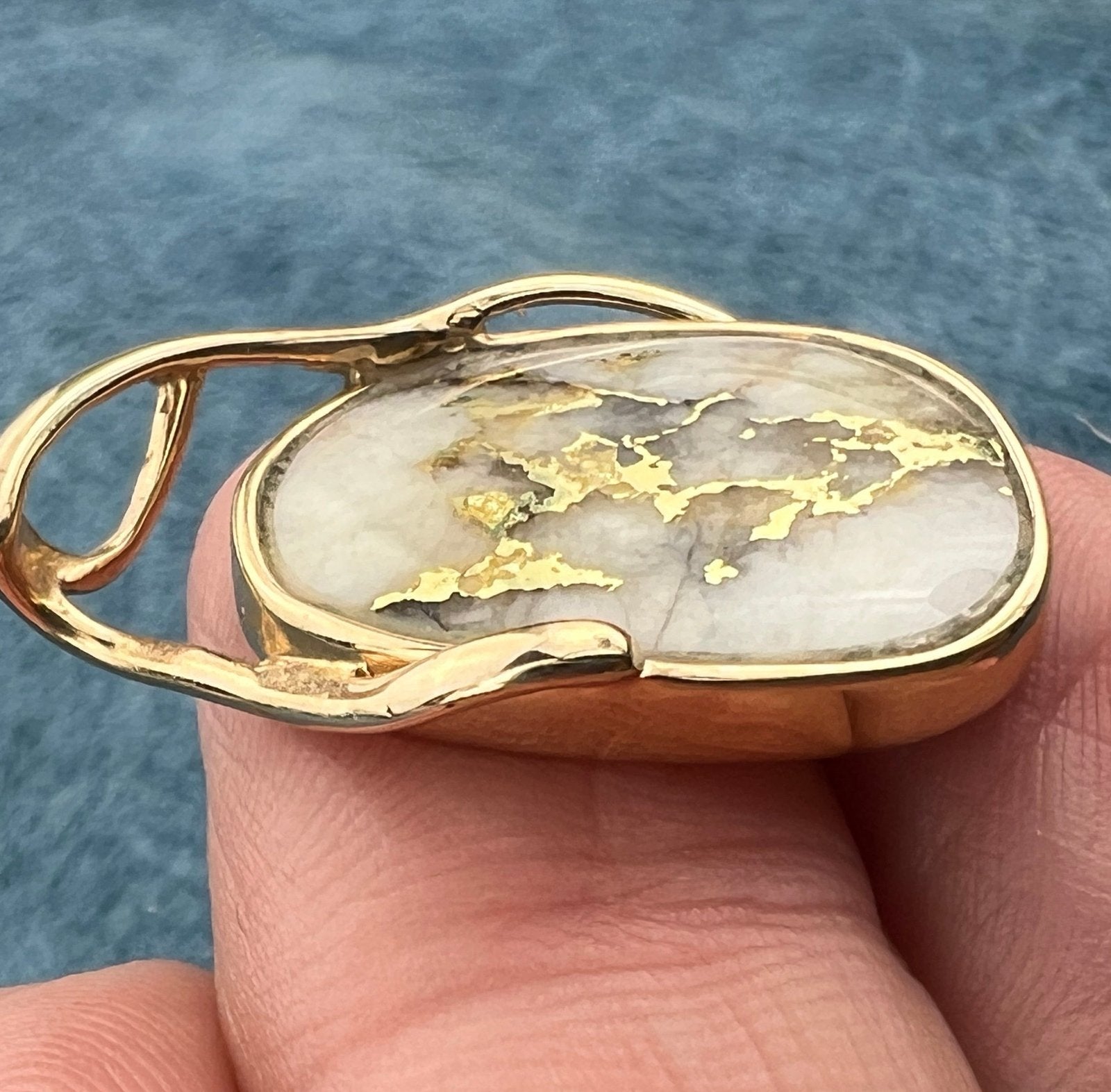 14k Yellow Gold ALASKAN Gold-in-Quartz Pendant. 1.1" Large