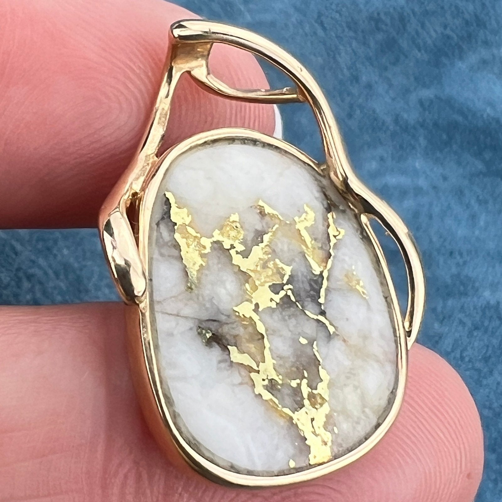 14k Yellow Gold ALASKAN Gold-in-Quartz Pendant. 1.1" Large