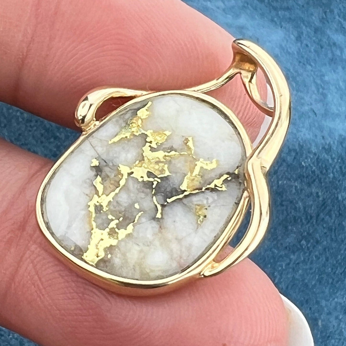 14k Yellow Gold ALASKAN Gold-in-Quartz Pendant. 1.1" Large