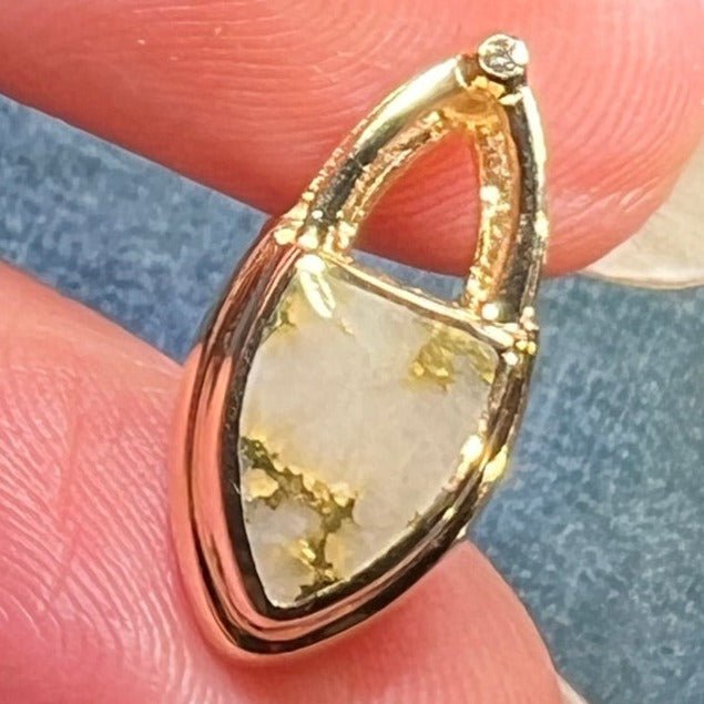 14k Yellow Gold ALASKAN Gold-in-Quartz Pendant w Diamond. 2/3"