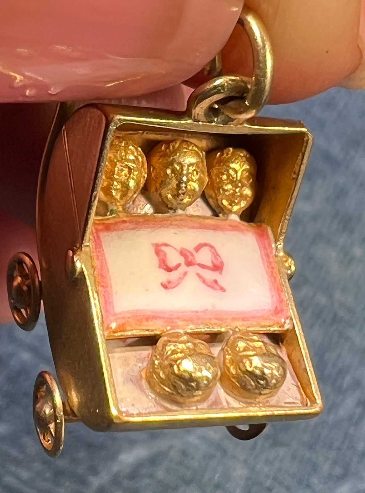 14k Yellow Gold Baby Buggy Pram Carriage w Quintuplets. Rare Pendant Charm