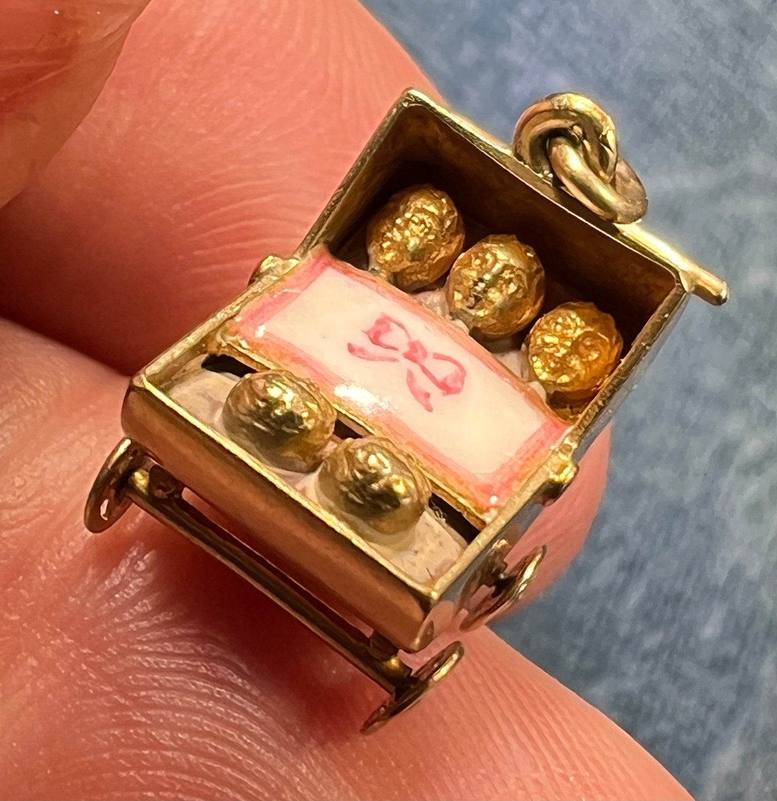 14k Yellow Gold Baby Buggy Pram Carriage w Quintuplets. Rare Pendant Charm