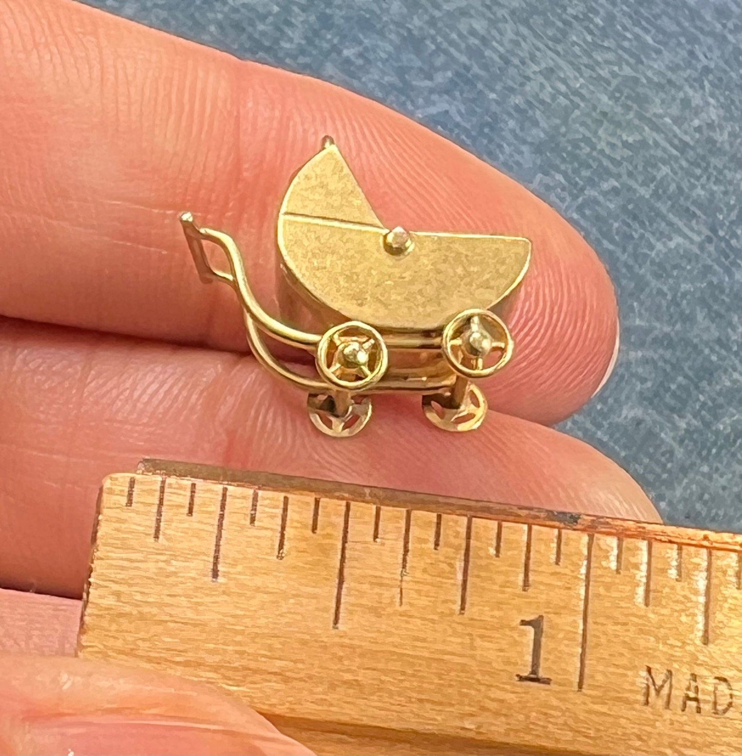 14k Yellow Gold Baby Buggy Pram Carriage w Quintuplets. Rare Pendant Charm