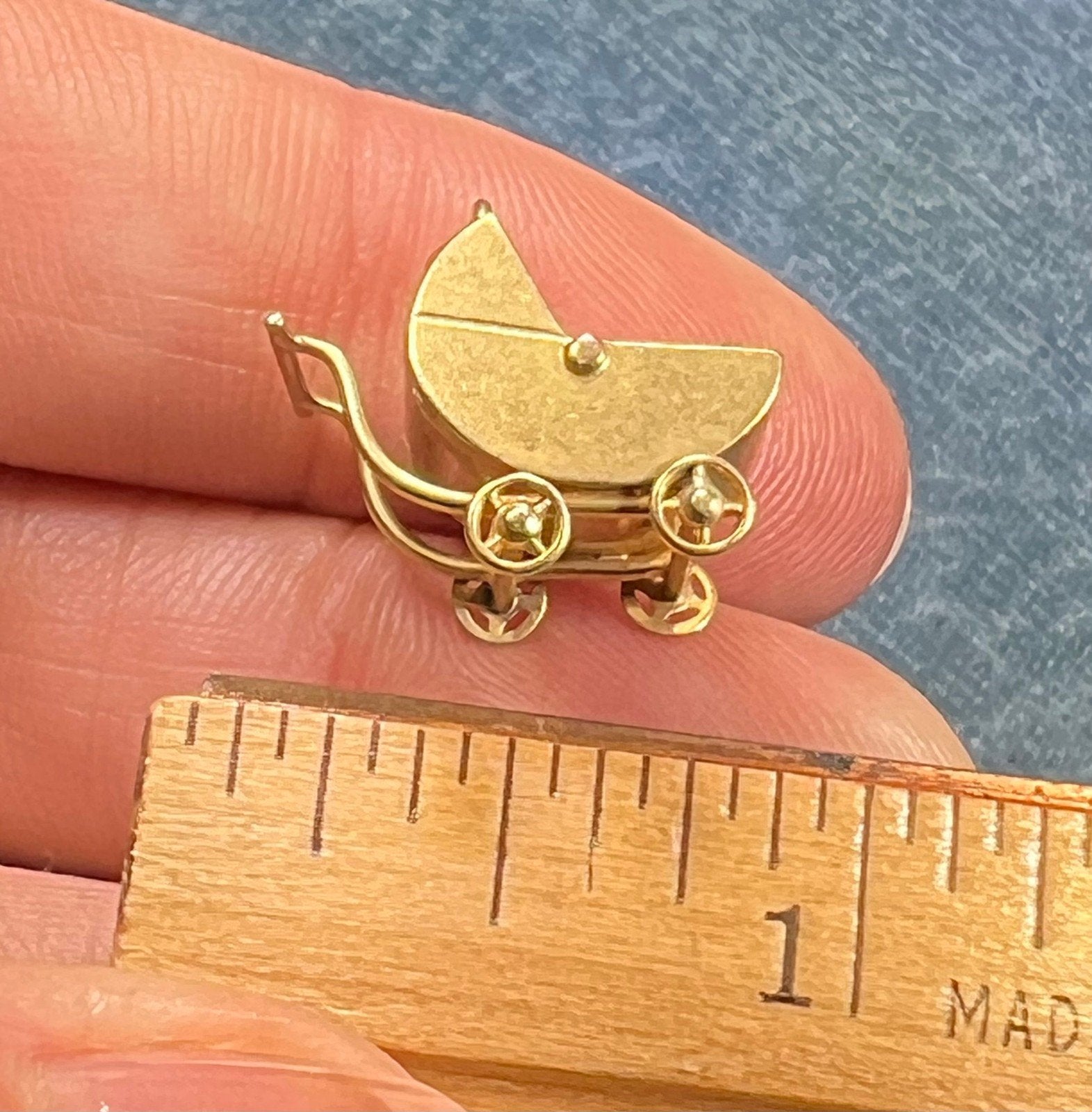 14k Yellow Gold Baby Buggy Pram Carriage w Quintuplets. Rare Pendant Charm