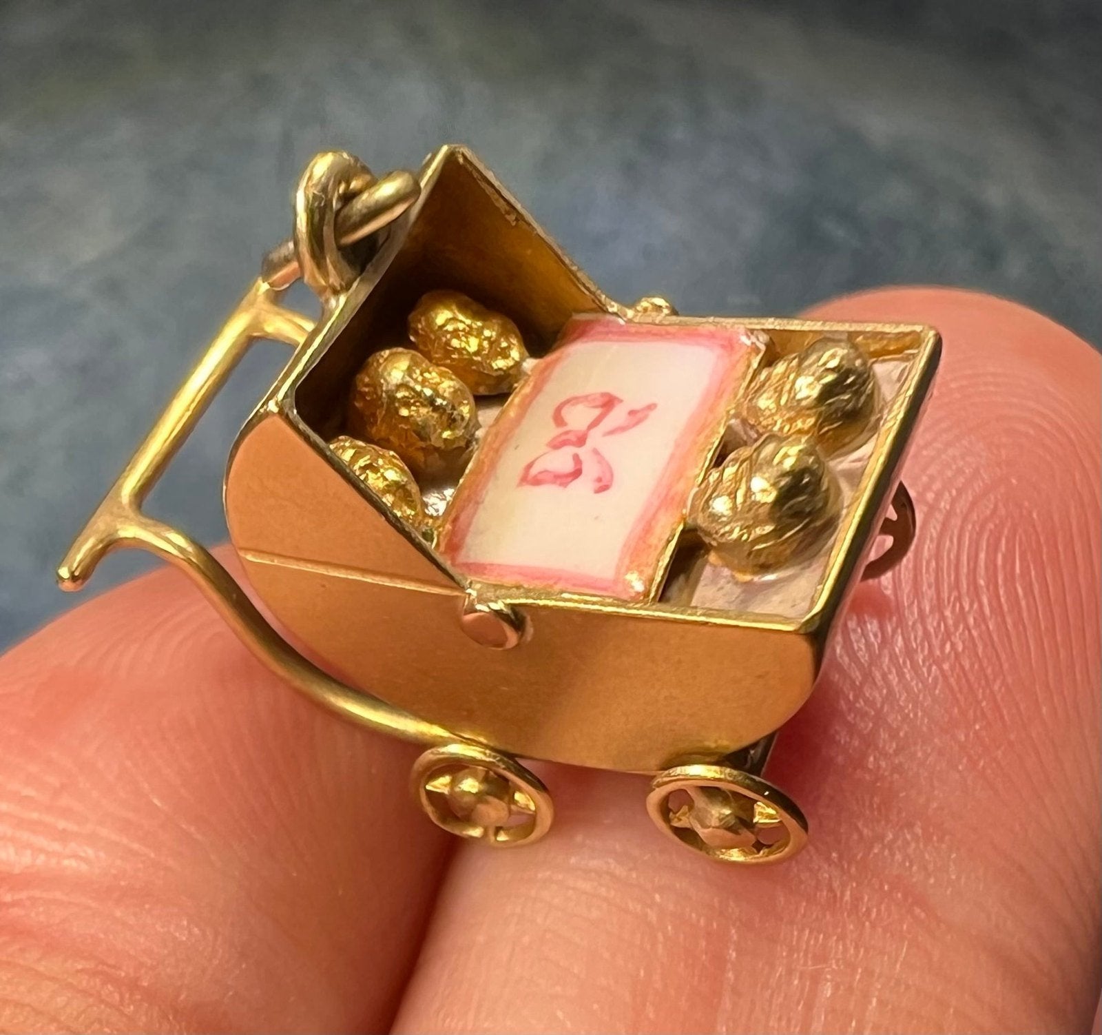 14k Yellow Gold Baby Buggy Pram Carriage w Quintuplets. Rare Pendant Charm