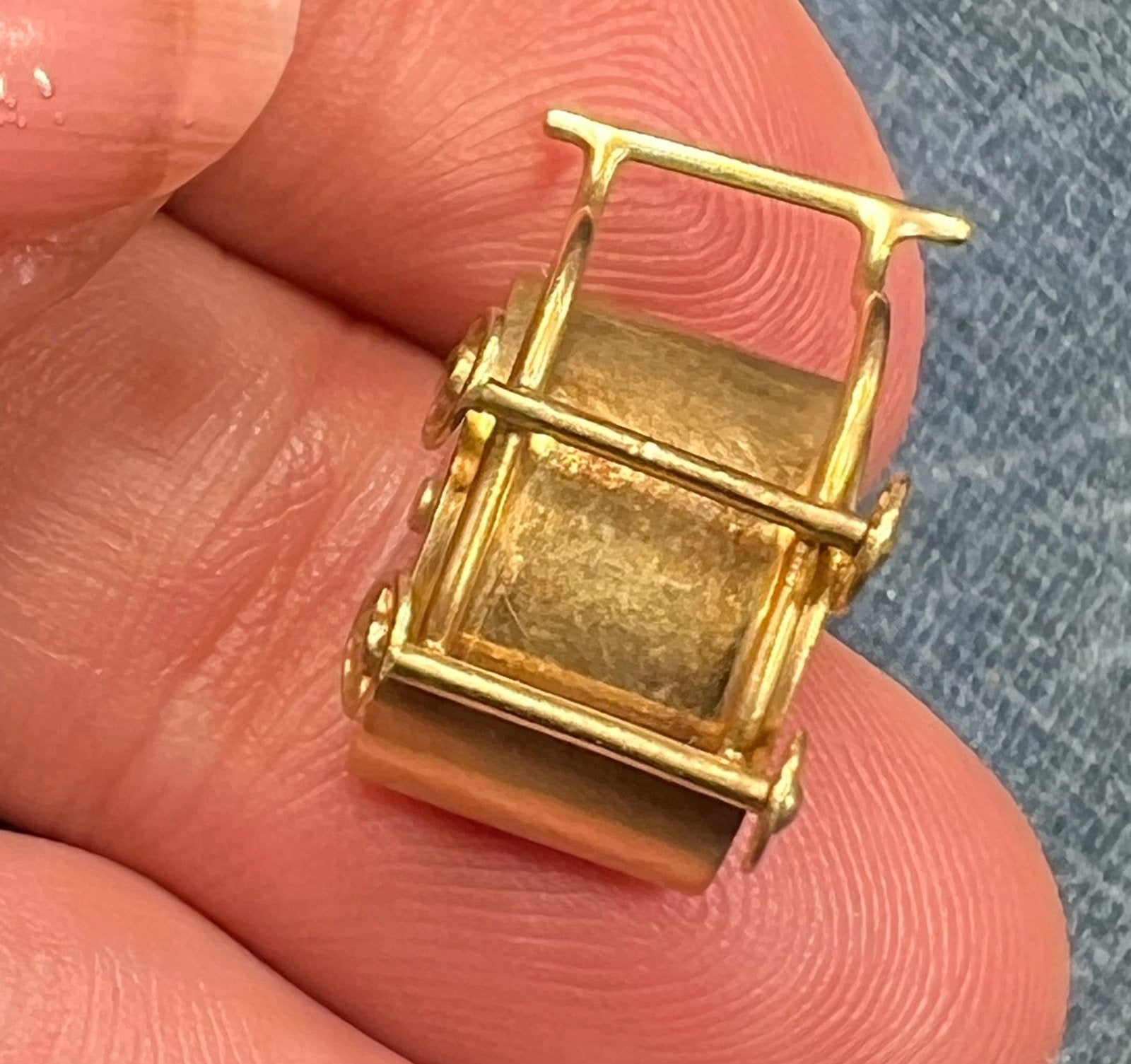 14k Yellow Gold Baby Buggy Pram Carriage w Quintuplets. Rare Pendant Charm