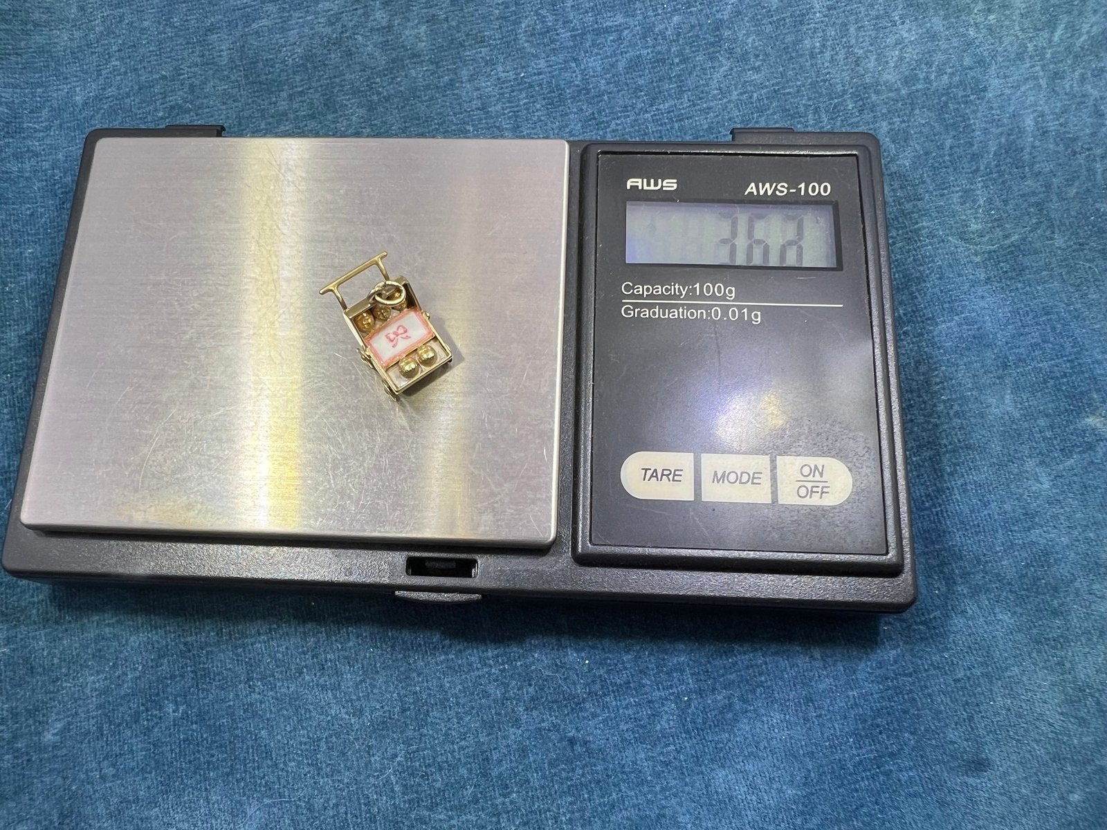 14k Yellow Gold Baby Buggy Pram Carriage w Quintuplets. Rare Pendant Charm