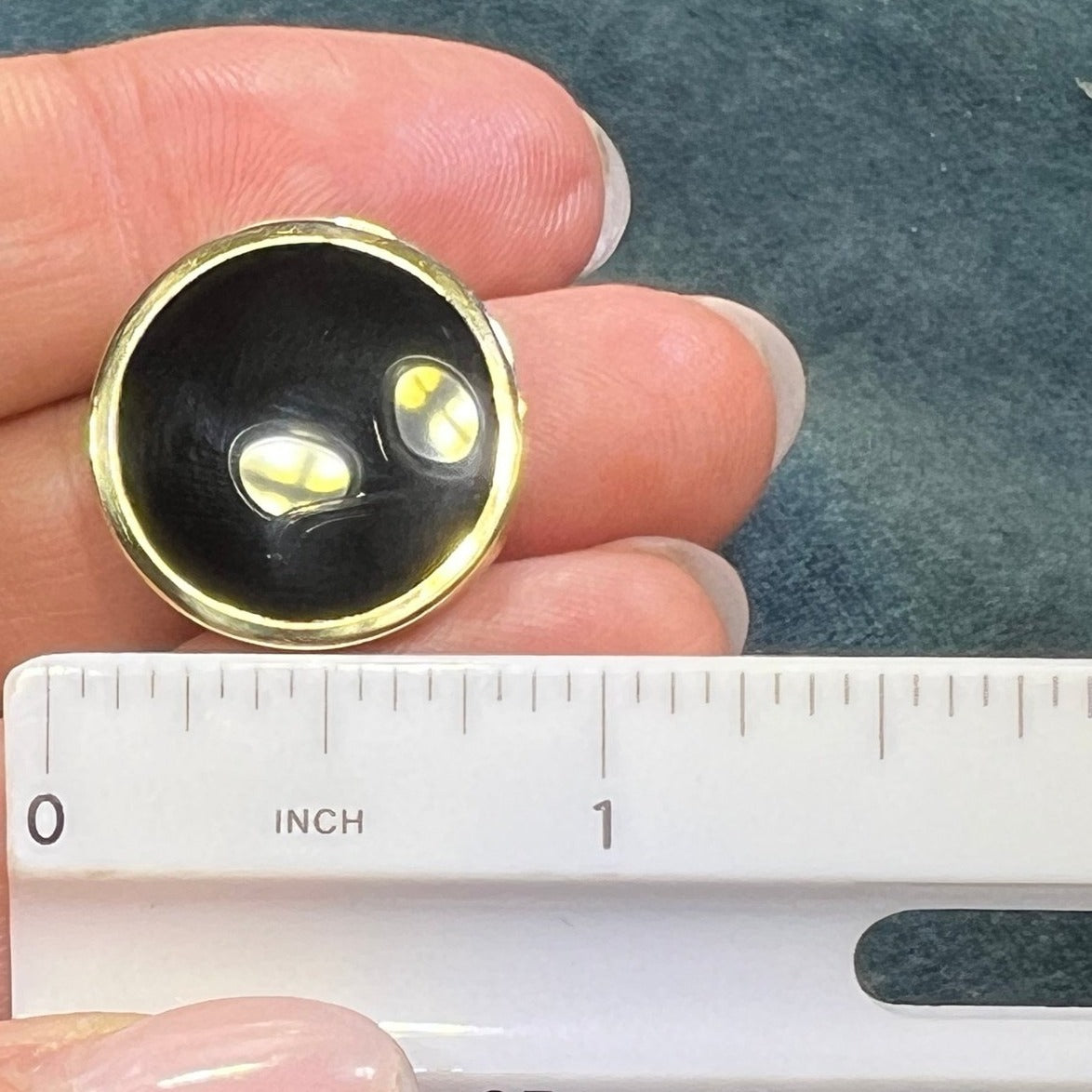 14k Yellow Gold Black Onyx Circle Full Moon Pendant. 3/4"