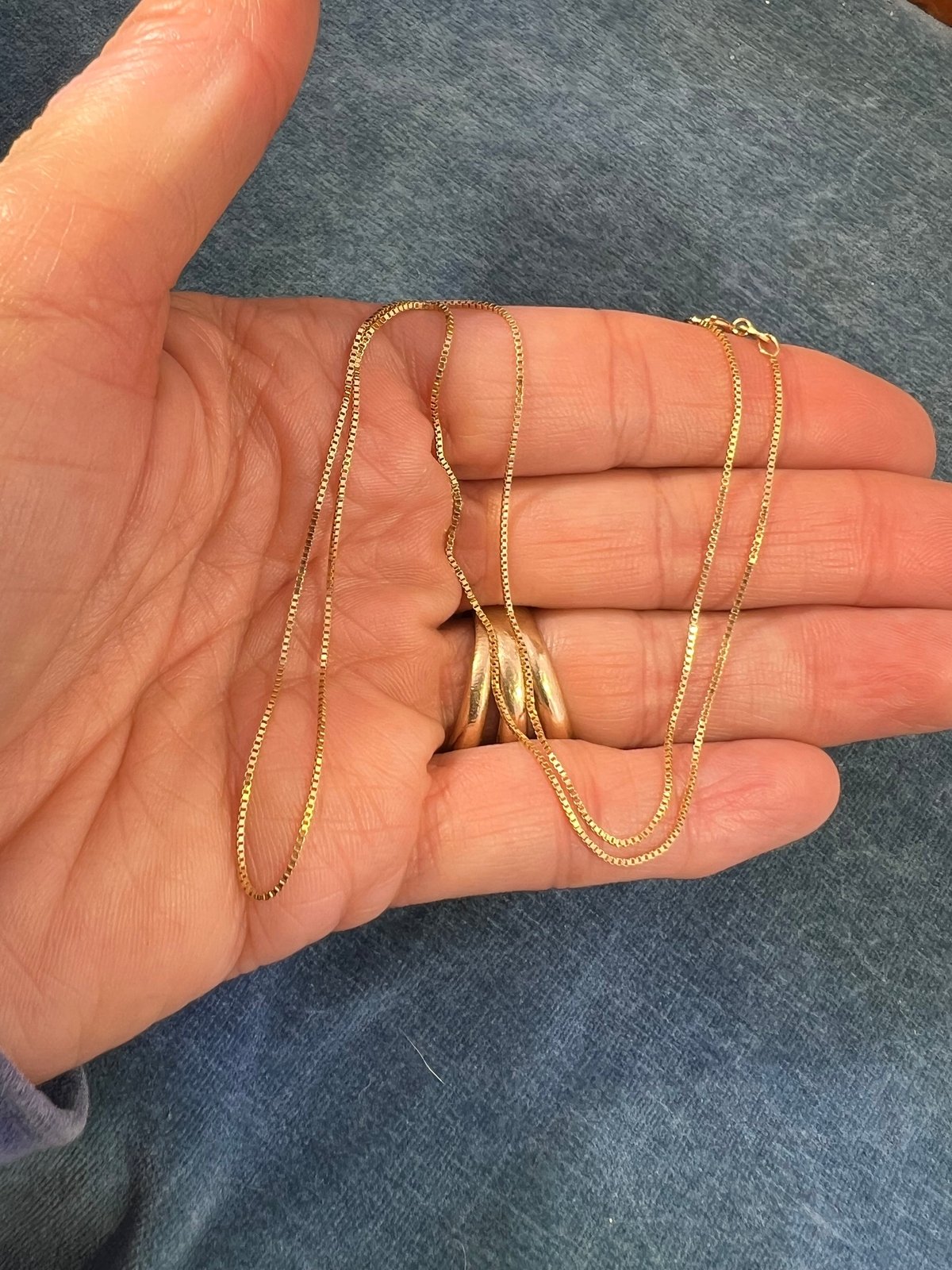 14k Yellow Gold Box Chain. 1.7g + 18" - K
