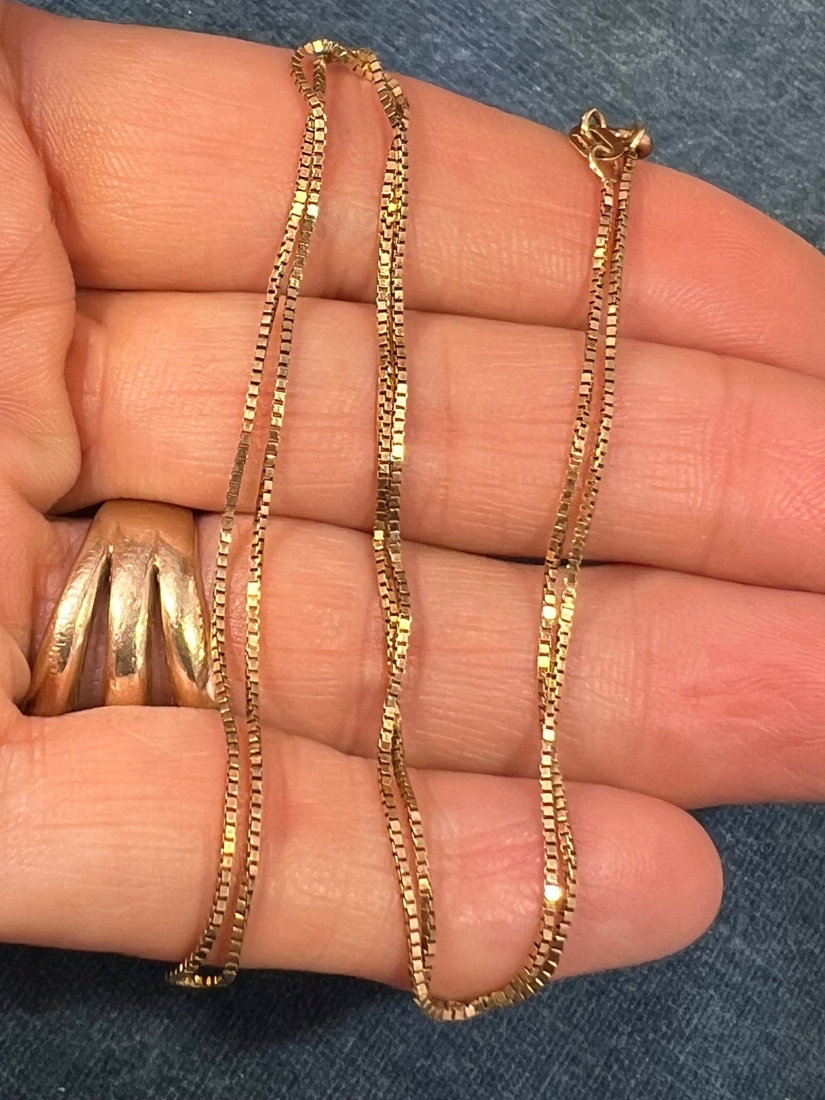 14k Yellow Gold Box Chain. 2.1g + 18" - S
