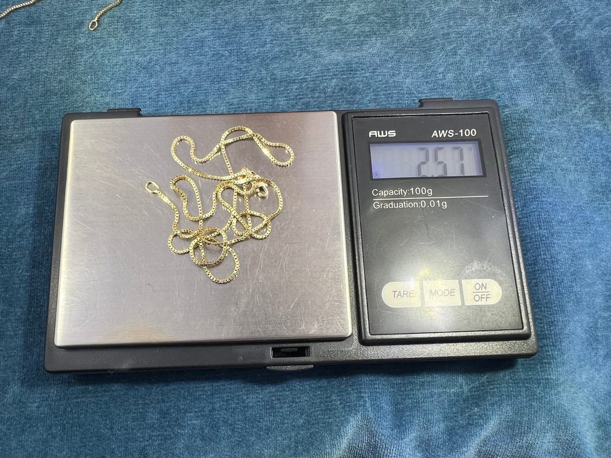 14k Yellow Gold Box Chain. 2.5g + 17.5" - J