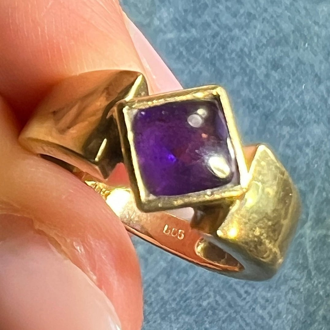 14k Yellow Gold Cabochon Amethyst Ring. Bezel-Set