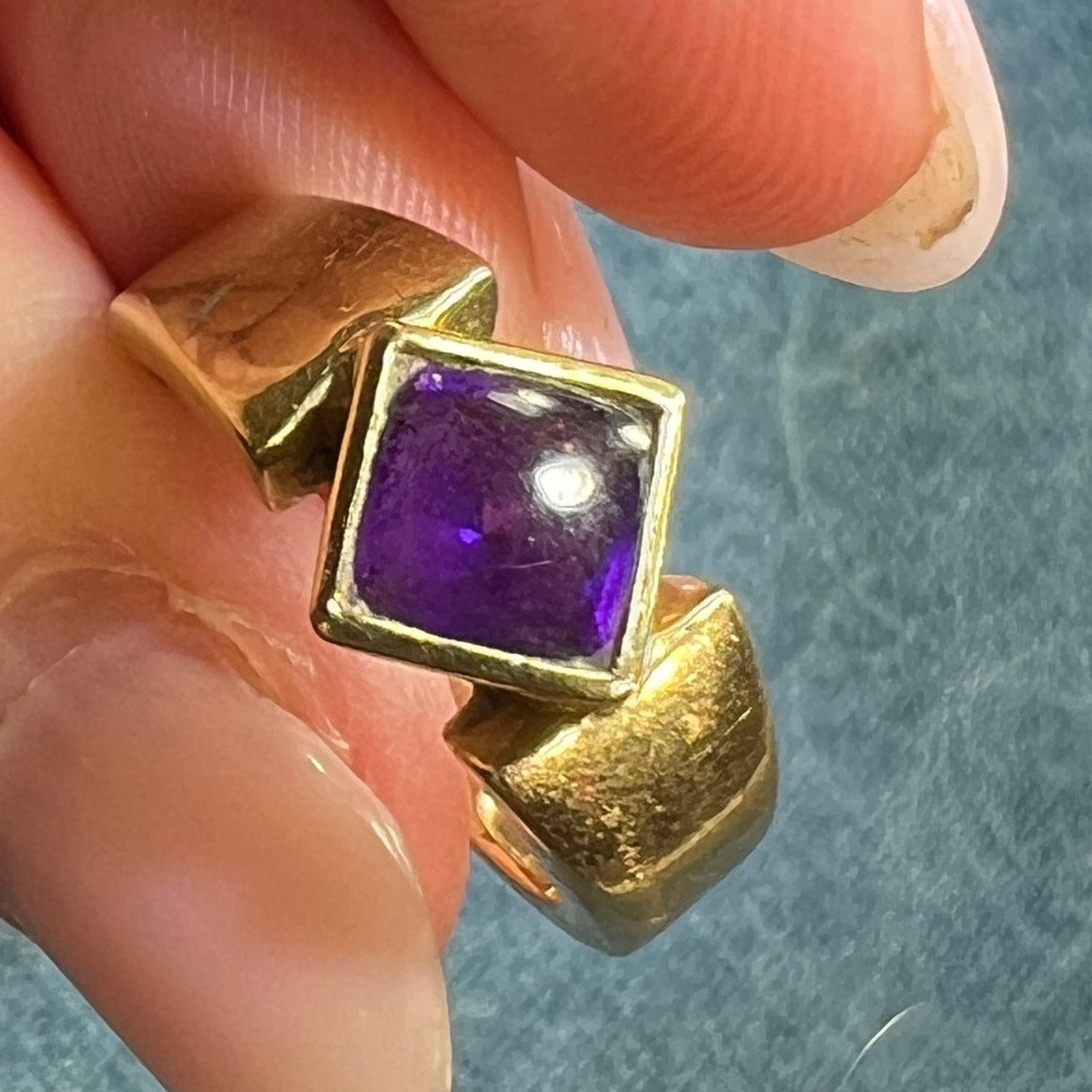 14k Yellow Gold Cabochon Amethyst Ring. Bezel-Set