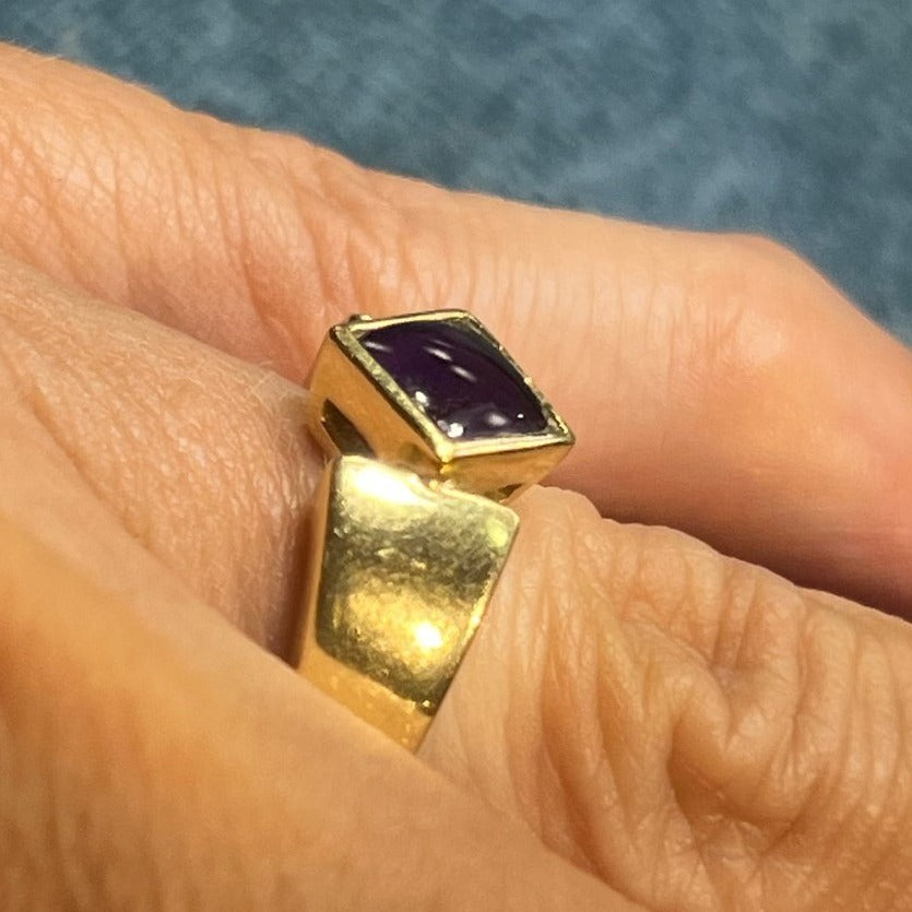 14k Yellow Gold Cabochon Amethyst Ring. Bezel-Set