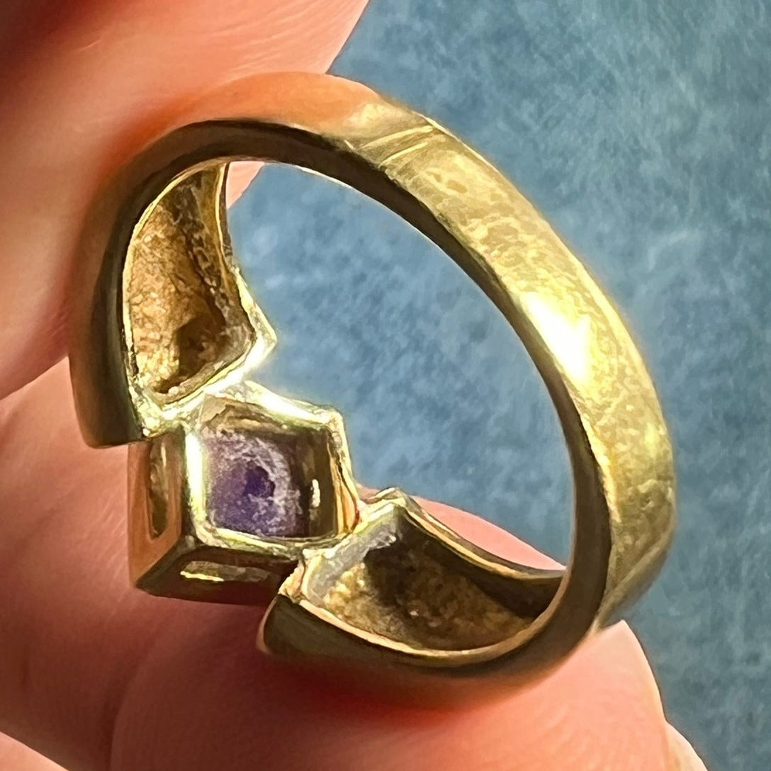 14k Yellow Gold Cabochon Amethyst Ring. Bezel-Set