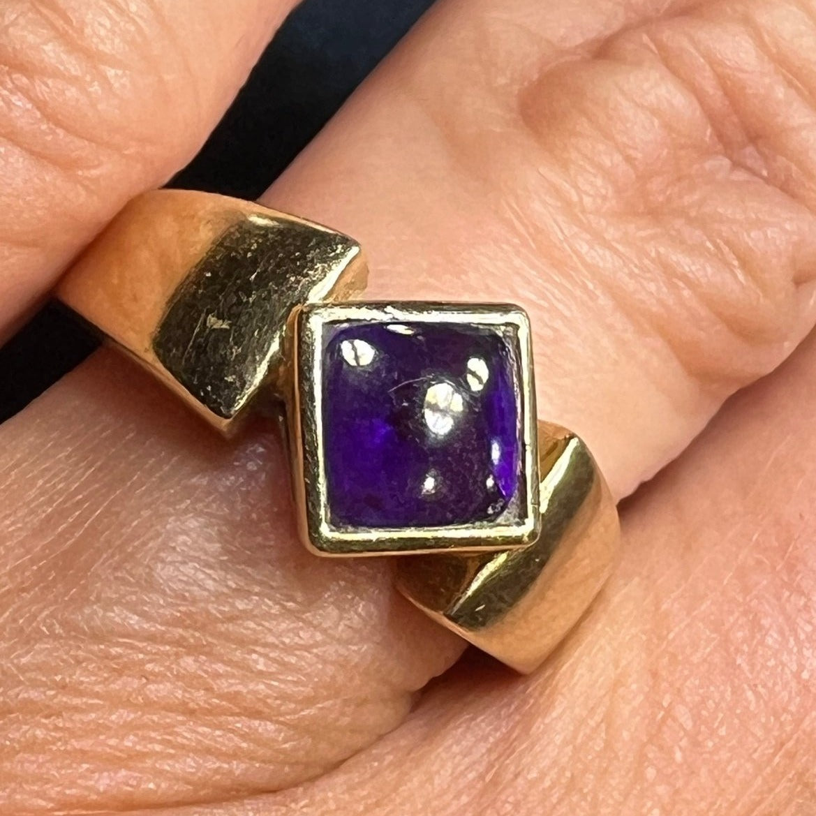 14k Yellow Gold Cabochon Amethyst Ring. Bezel-Set