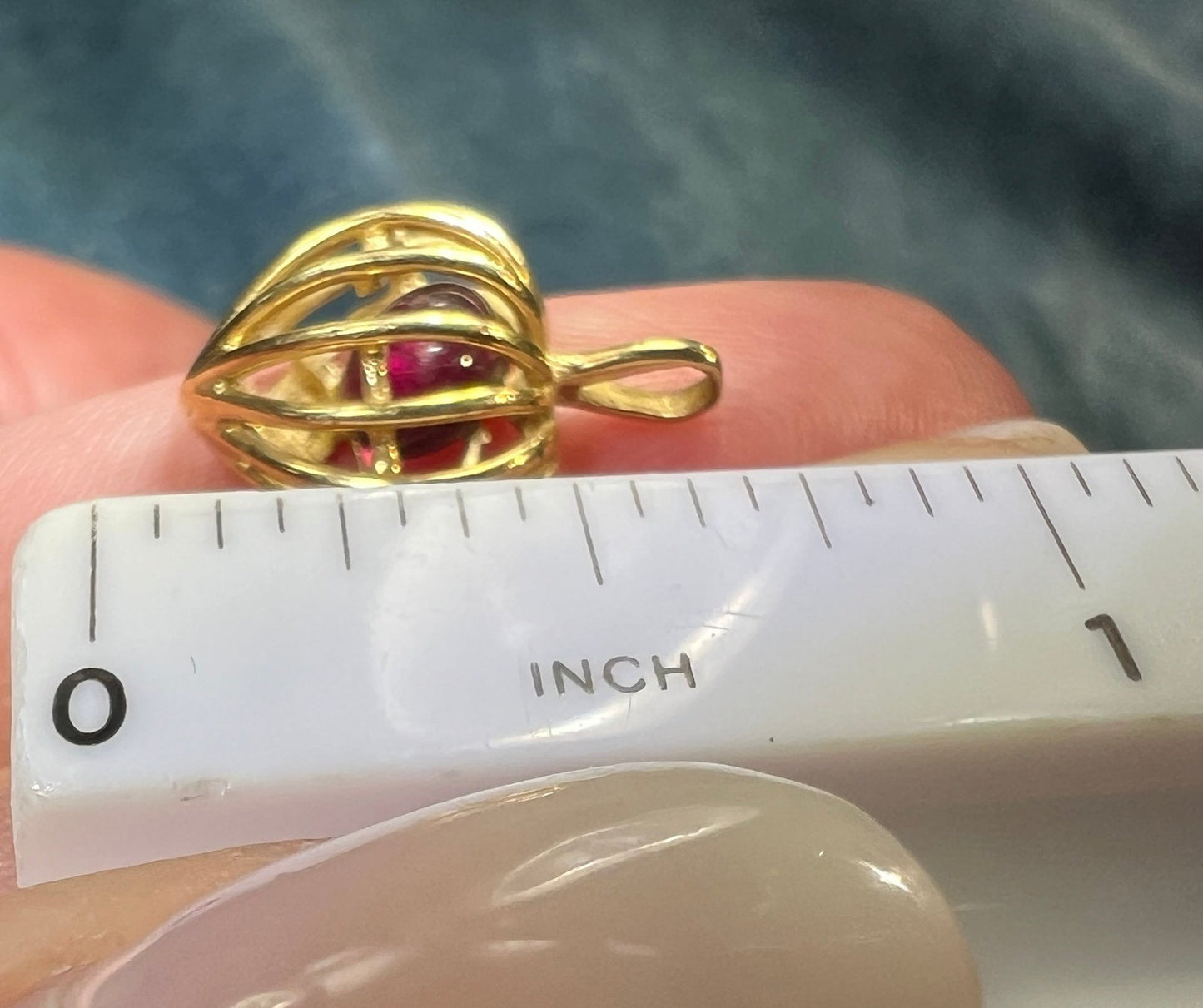 14k Yellow Gold Cabochon Garnet Caged Heart Pendant. Antique 2/3"