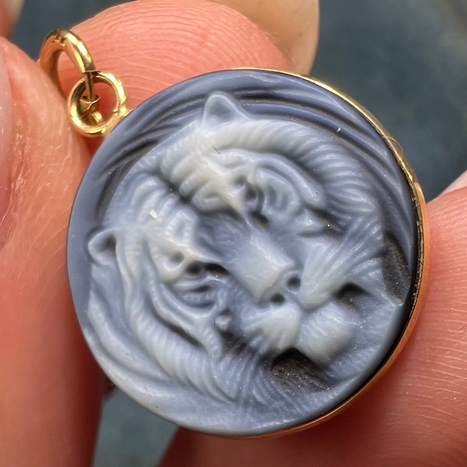 14k Yellow Gold Cameo Pendant Siberian White Tiger. Carved Blue Agate