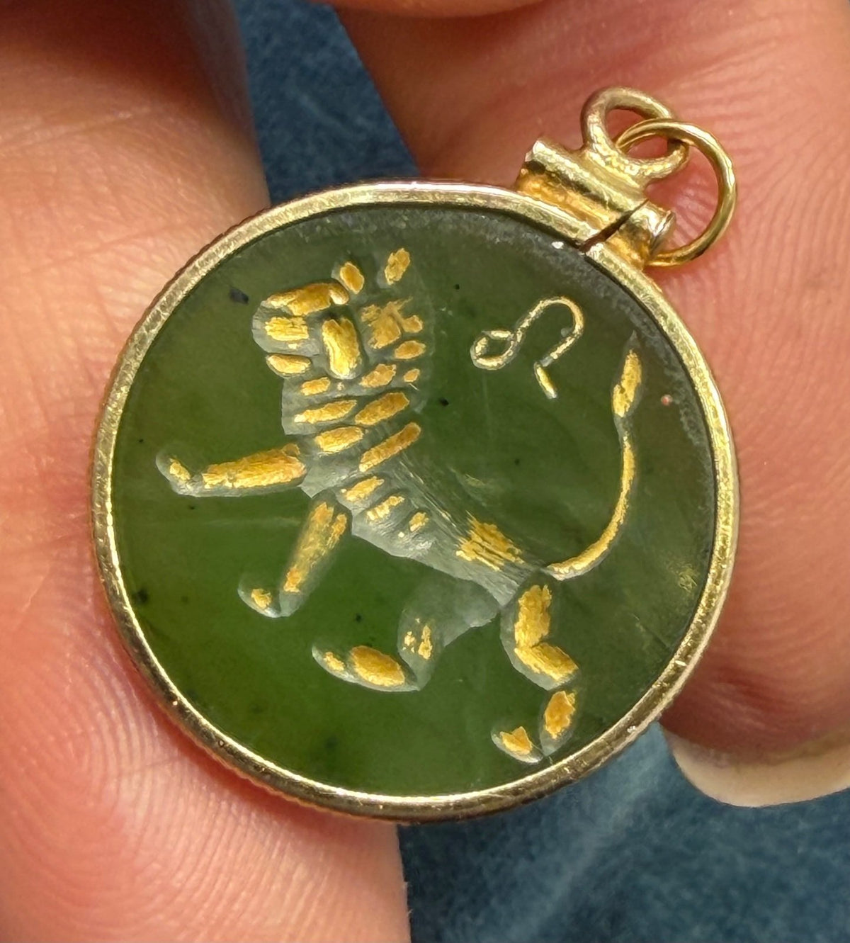 14k Yellow Gold Carved Jade LION Disk Pendant. Astrology LEO Symbol