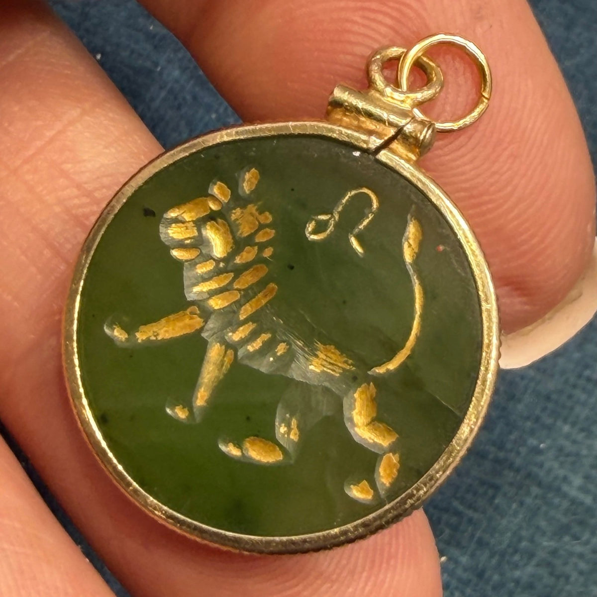 14k Yellow Gold Carved Jade LION Disk Pendant. Astrology LEO Symbol
