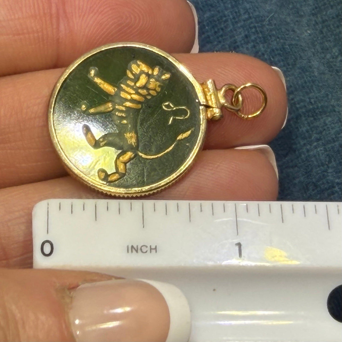 14k Yellow Gold Carved Jade LION Disk Pendant. Astrology LEO Symbol