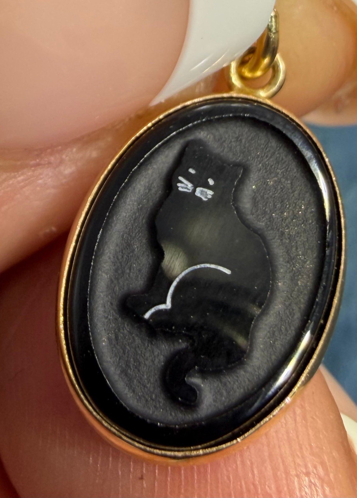 14k Yellow Gold Carved Onyx Cameo Black Cat Pendant. Mourning