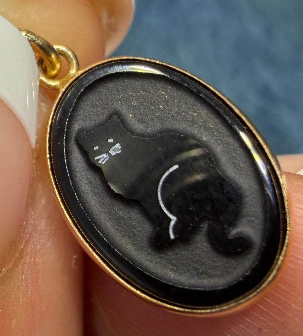 14k Yellow Gold Carved Onyx Cameo Black Cat Pendant. Mourning