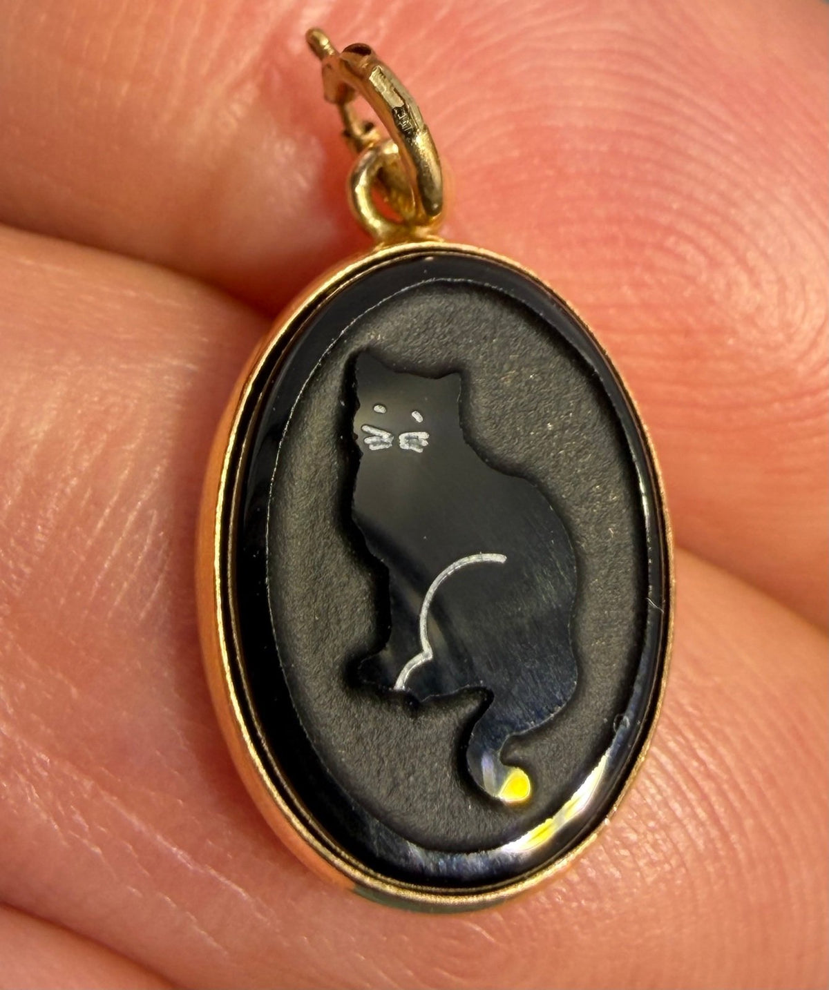 14k Yellow Gold Carved Onyx Cameo Black Cat Pendant. Mourning