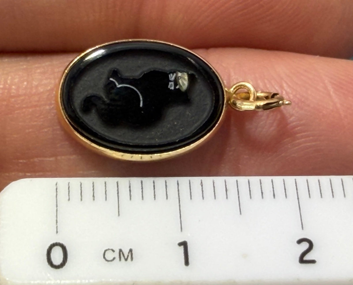 14k Yellow Gold Carved Onyx Cameo Black Cat Pendant. Mourning