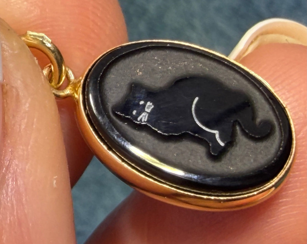 14k Yellow Gold Carved Onyx Cameo Black Cat Pendant. Mourning