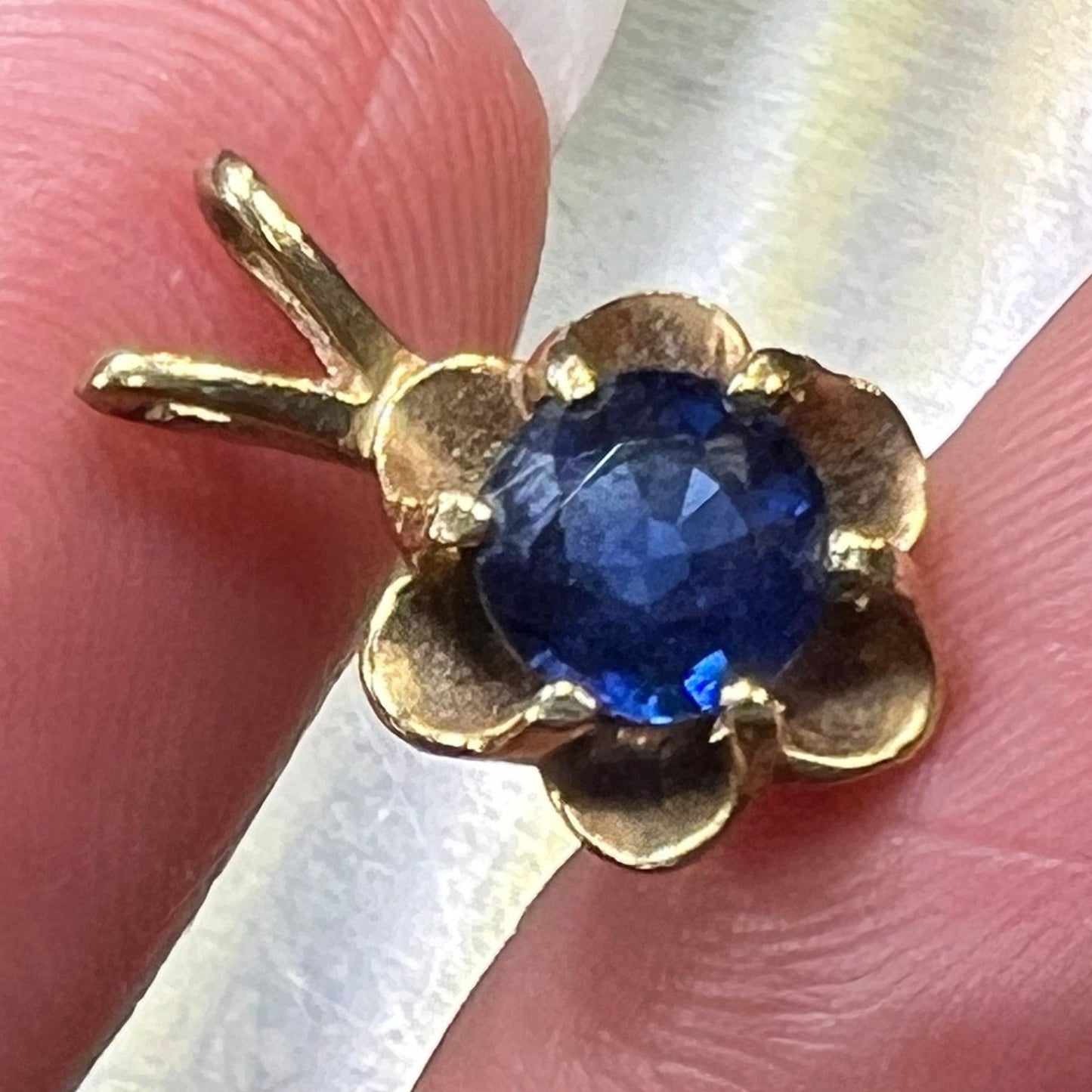 14k Yellow Gold Ceylon Blue Sapphire Pendant. Antique Buttercup Setting