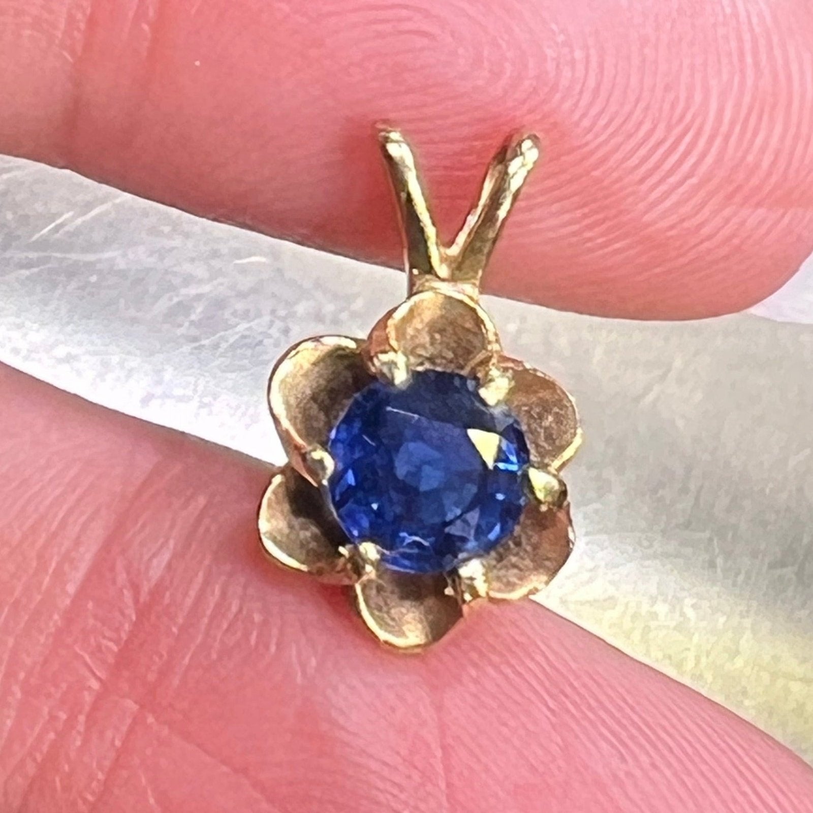 14k Yellow Gold Ceylon Blue Sapphire Pendant. Antique Buttercup Setting