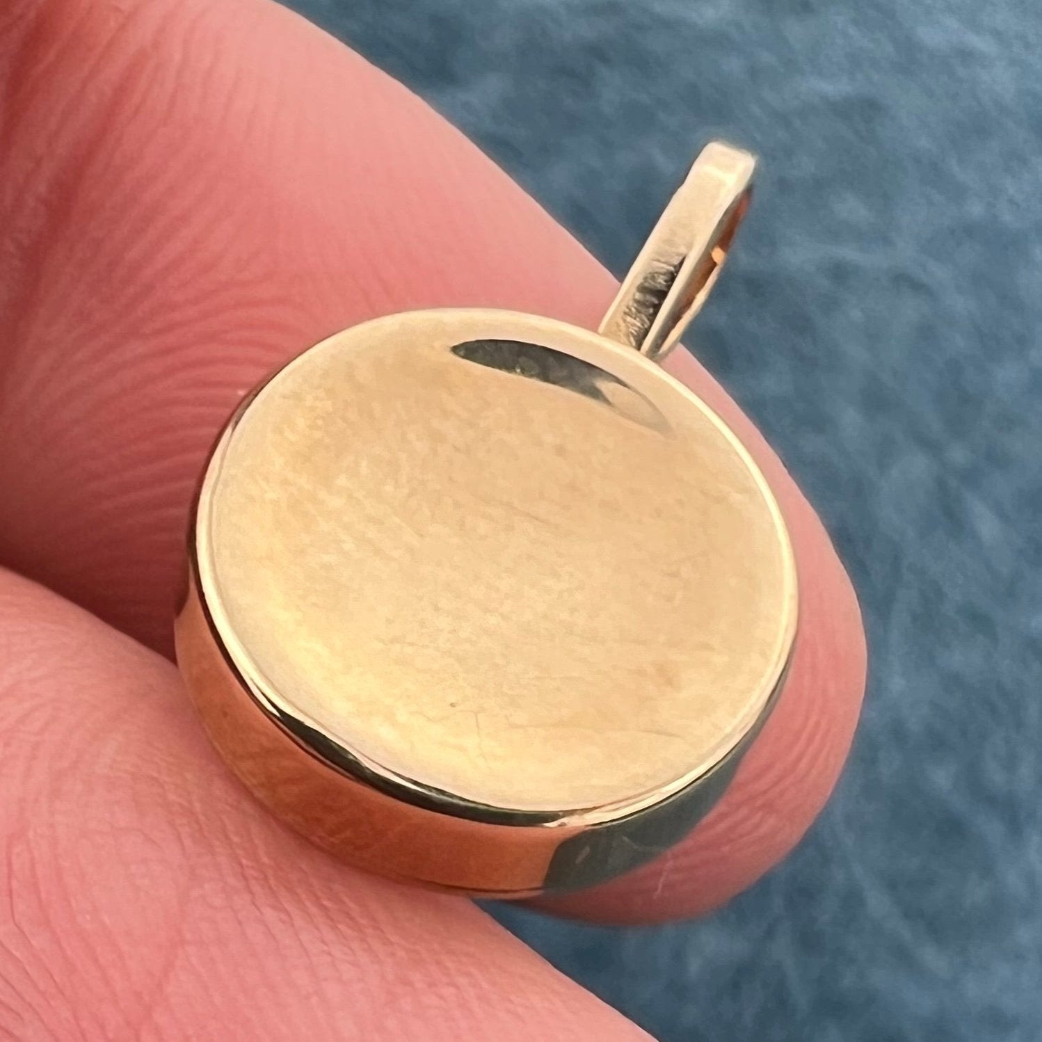 14k Yellow Gold Concave Disk Circle Pendant. Lozenge