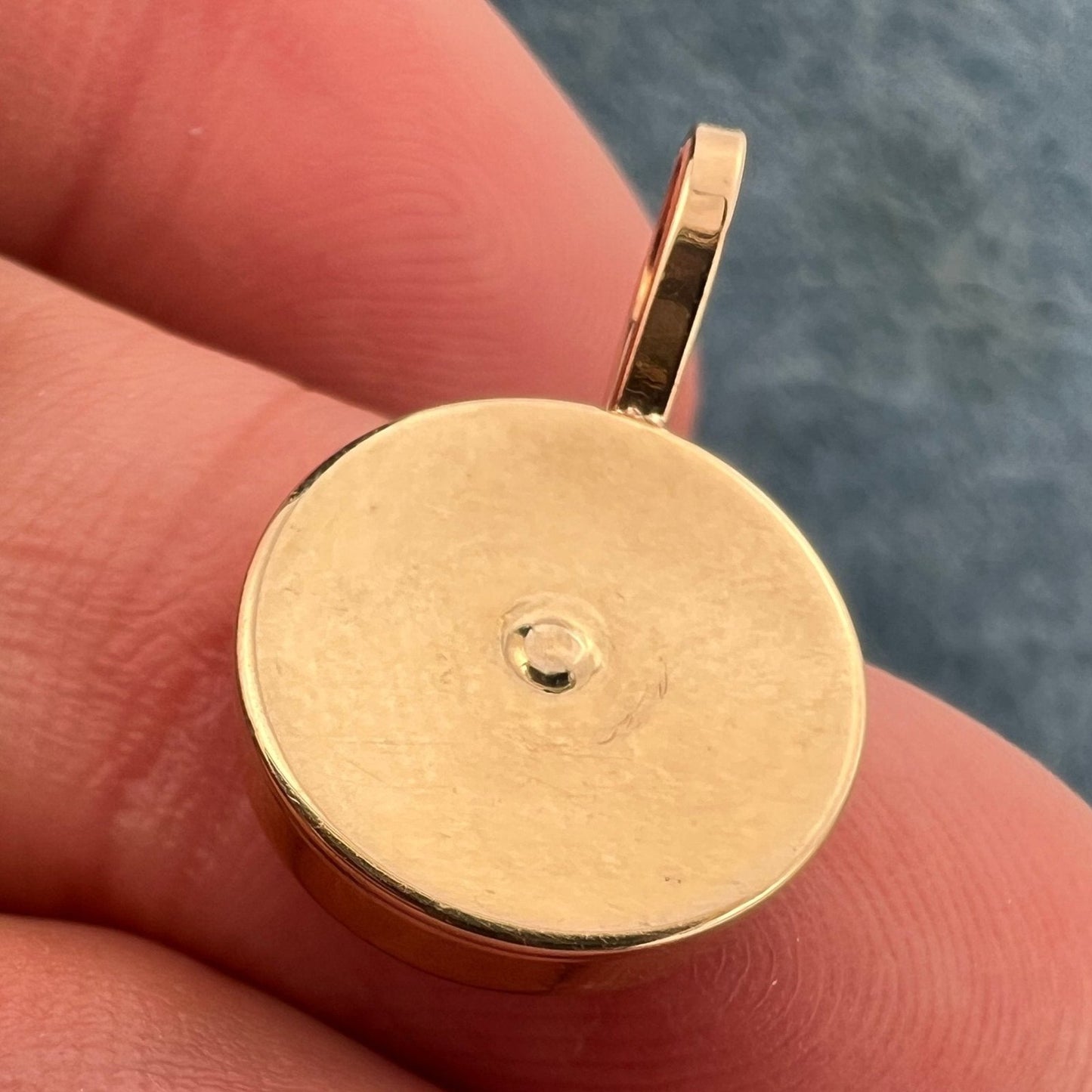 14k Yellow Gold Concave Disk Circle Pendant. Lozenge