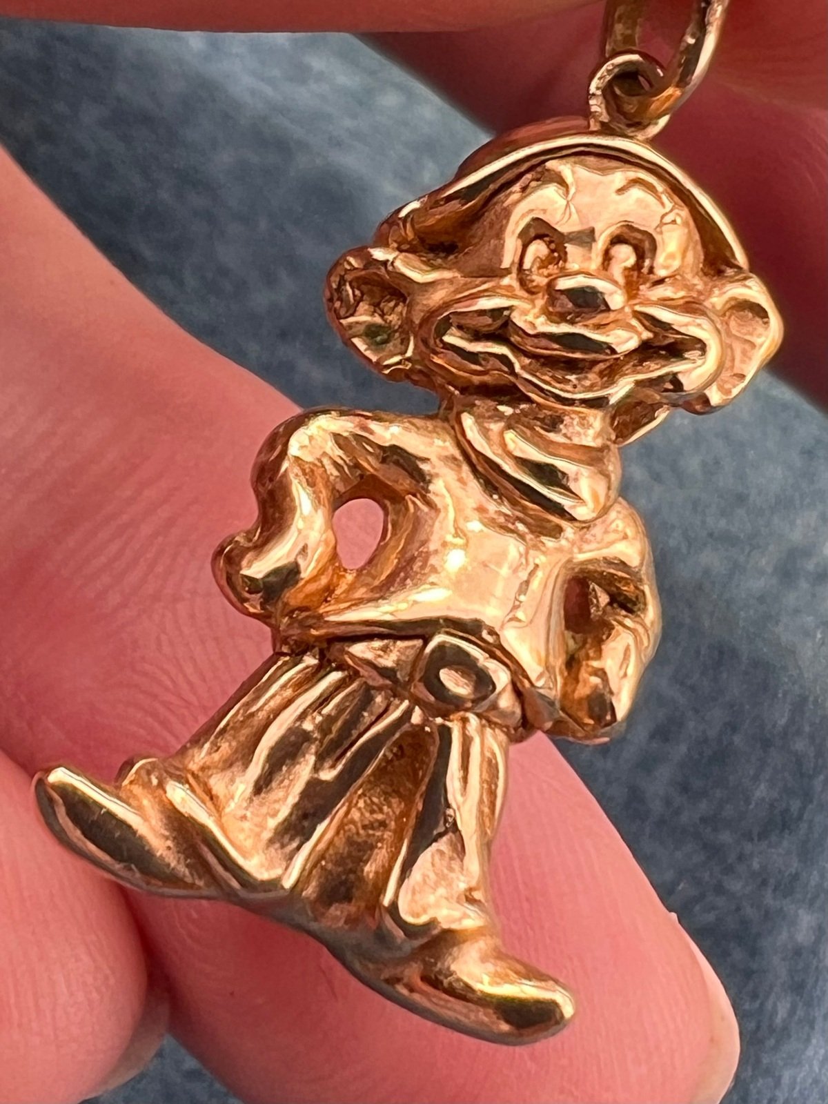 14k Yellow Gold DOPEY Pendant. Snow White + 7 Dwarves