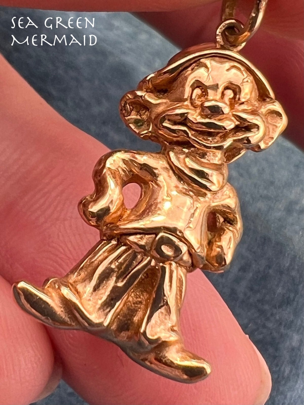 14k Yellow Gold DOPEY Pendant. Snow White + 7 Dwarves