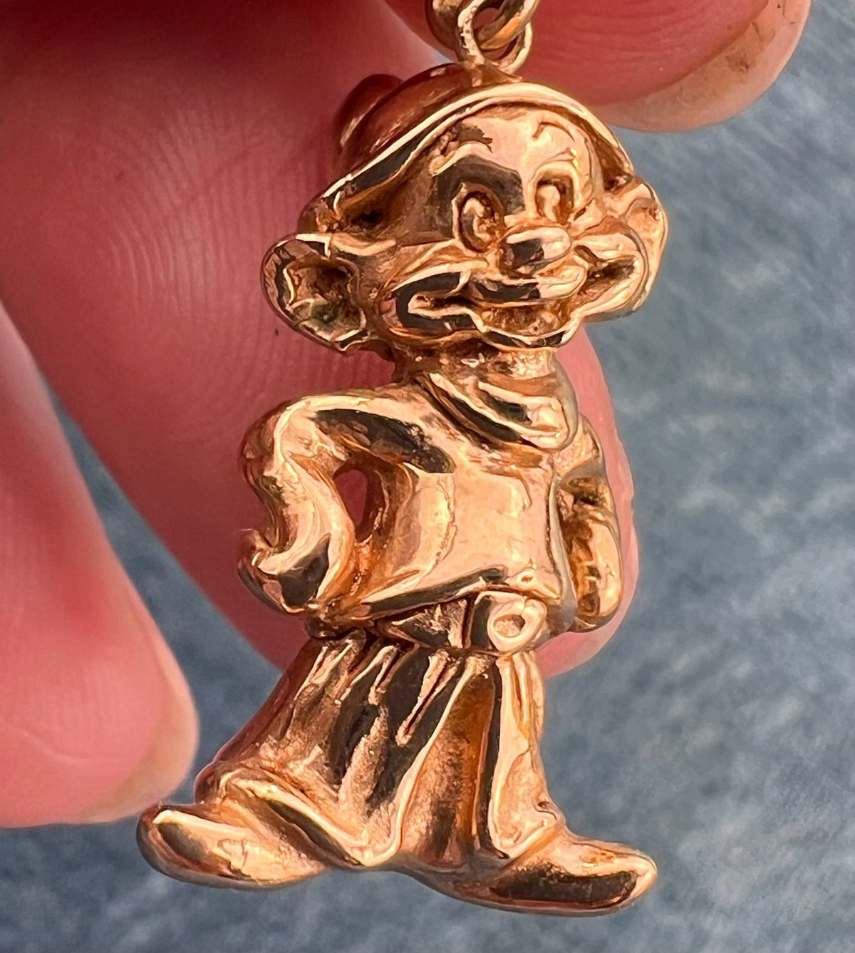 14k Yellow Gold DOPEY Pendant. Snow White + 7 Dwarves