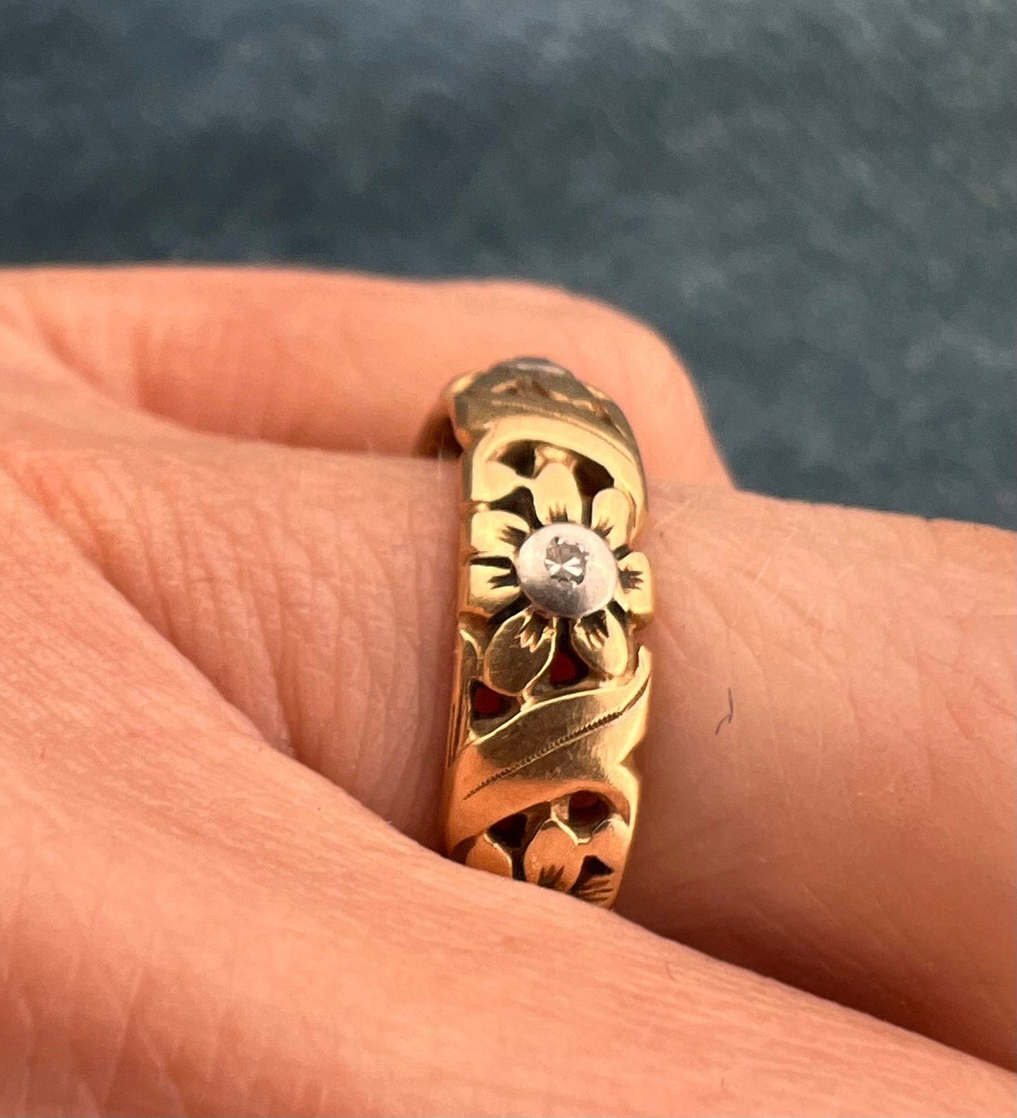 14k Yellow Gold Eternity Ring "Daisy Chain" Band w Diamonds *Video*