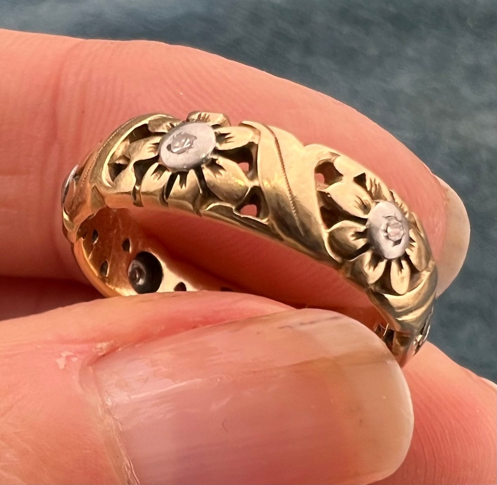 14k Yellow Gold Eternity Ring "Daisy Chain" Band w Diamonds *Video*