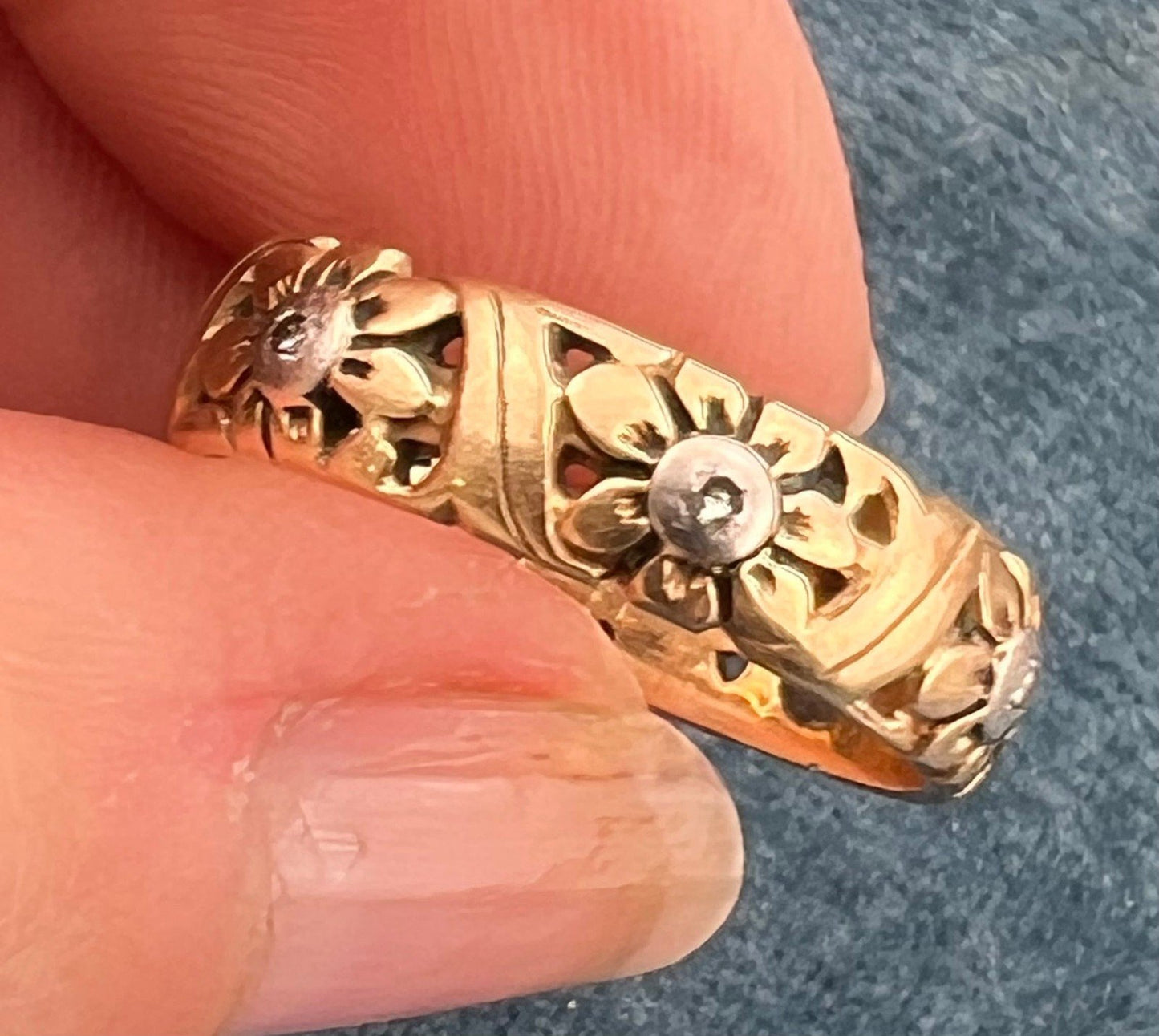 14k Yellow Gold Eternity Ring "Daisy Chain" Band w Diamonds *Video*