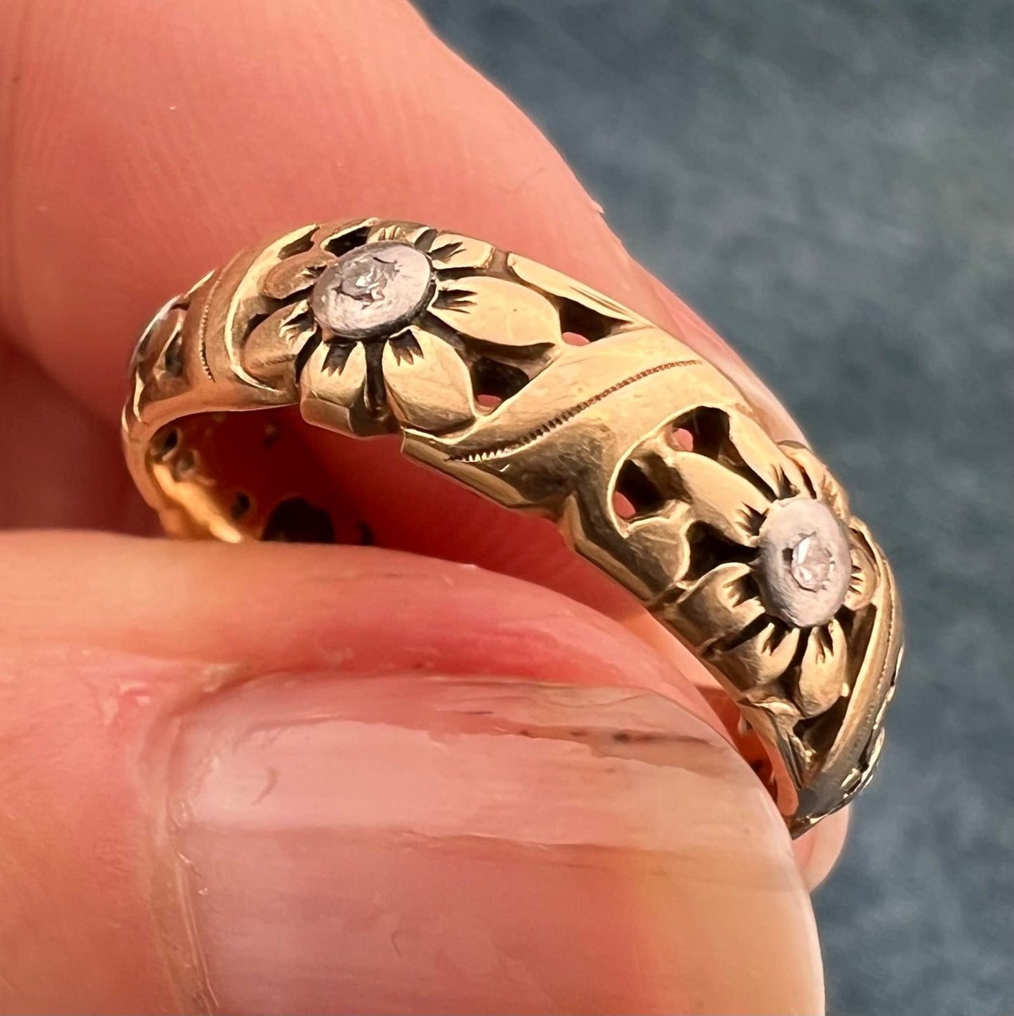 14k Yellow Gold Eternity Ring "Daisy Chain" Band w Diamonds *Video*