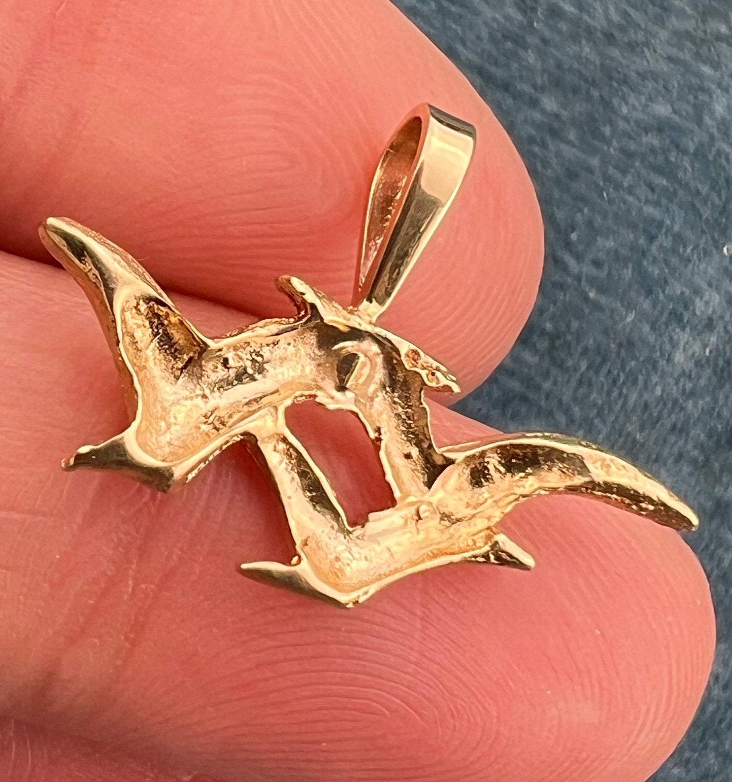 14k Yellow Gold Family of 3 Seagulls Pendant. Family