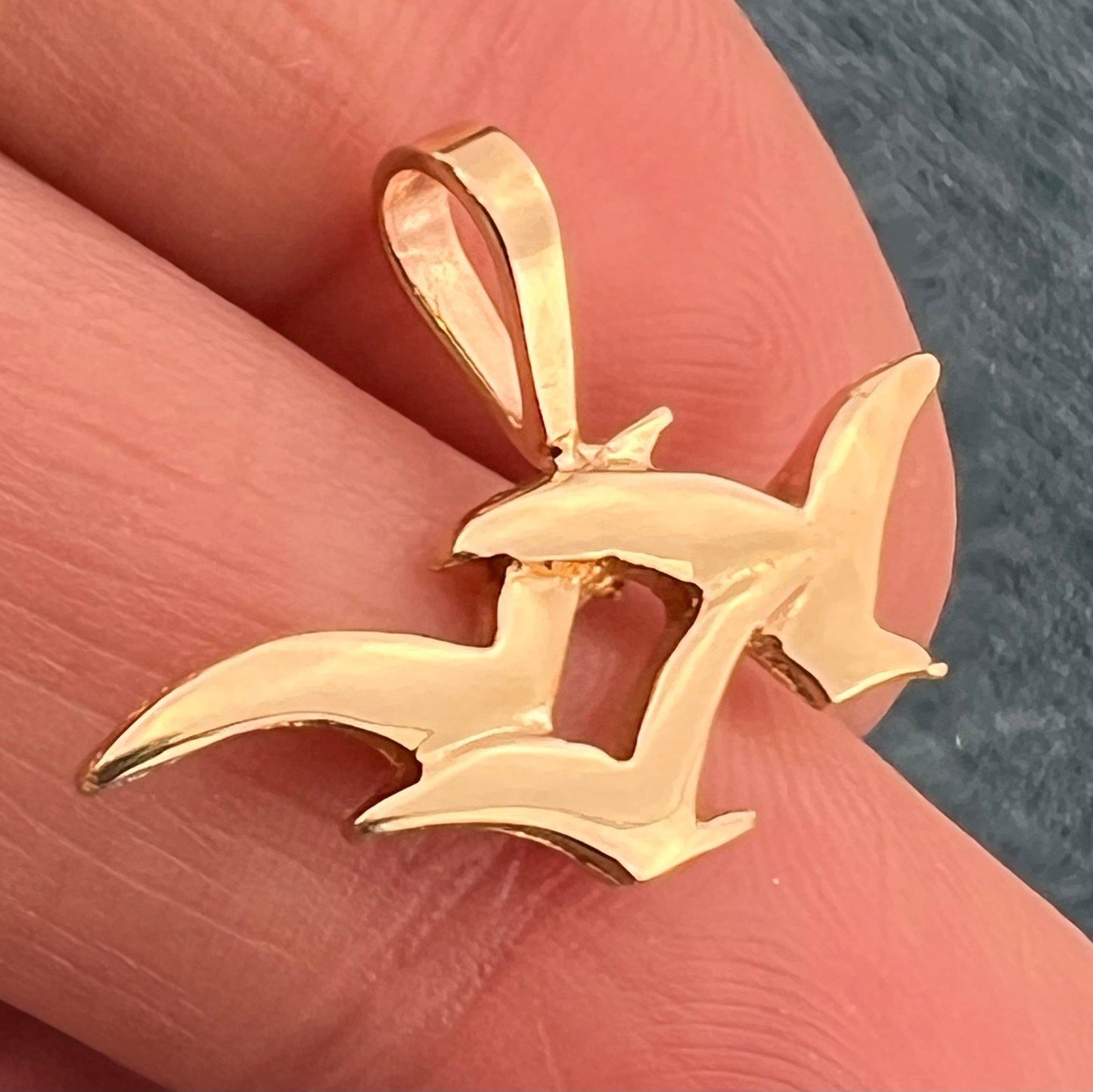14k Yellow Gold Family of 3 Seagulls Pendant. Family