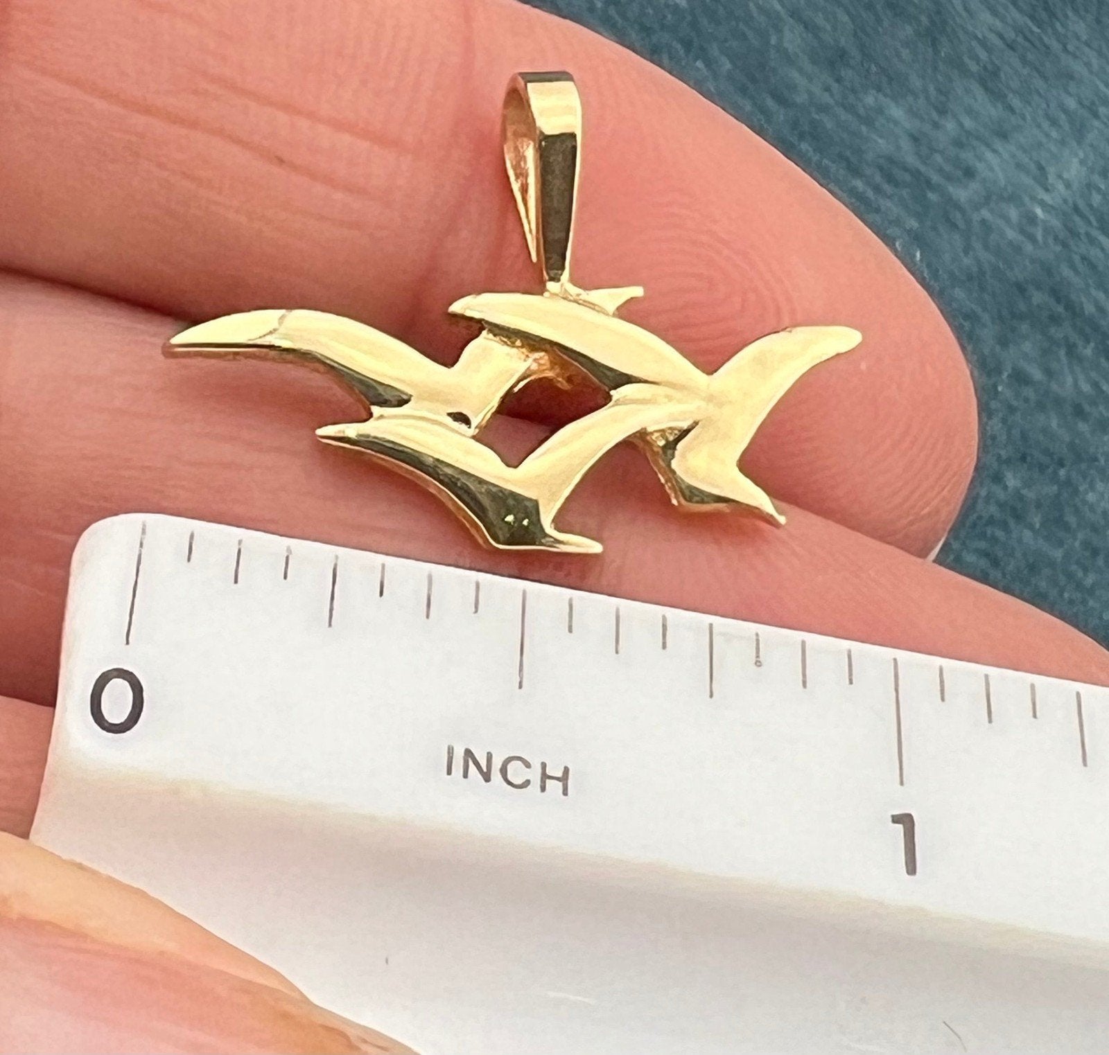 14k Yellow Gold Family of 3 Seagulls Pendant. Family
