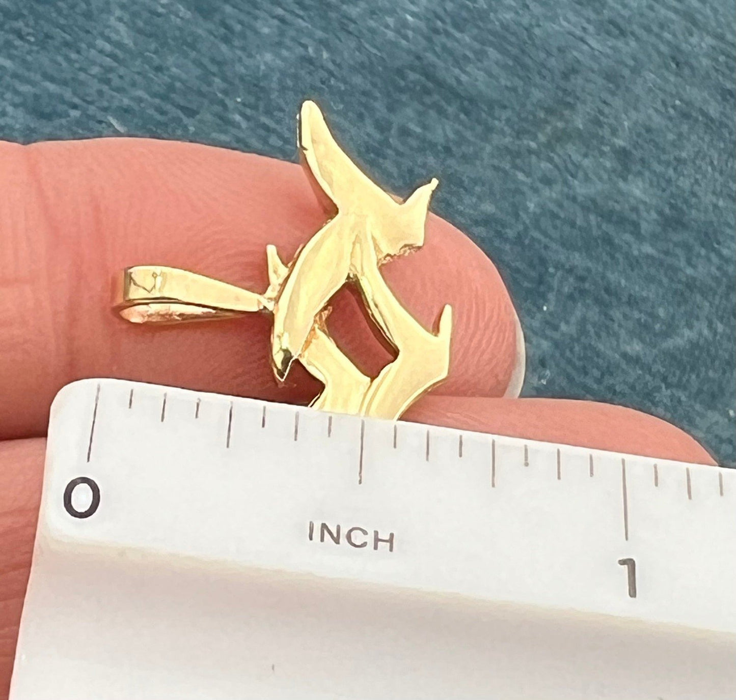 14k Yellow Gold Family of 3 Seagulls Pendant. Family