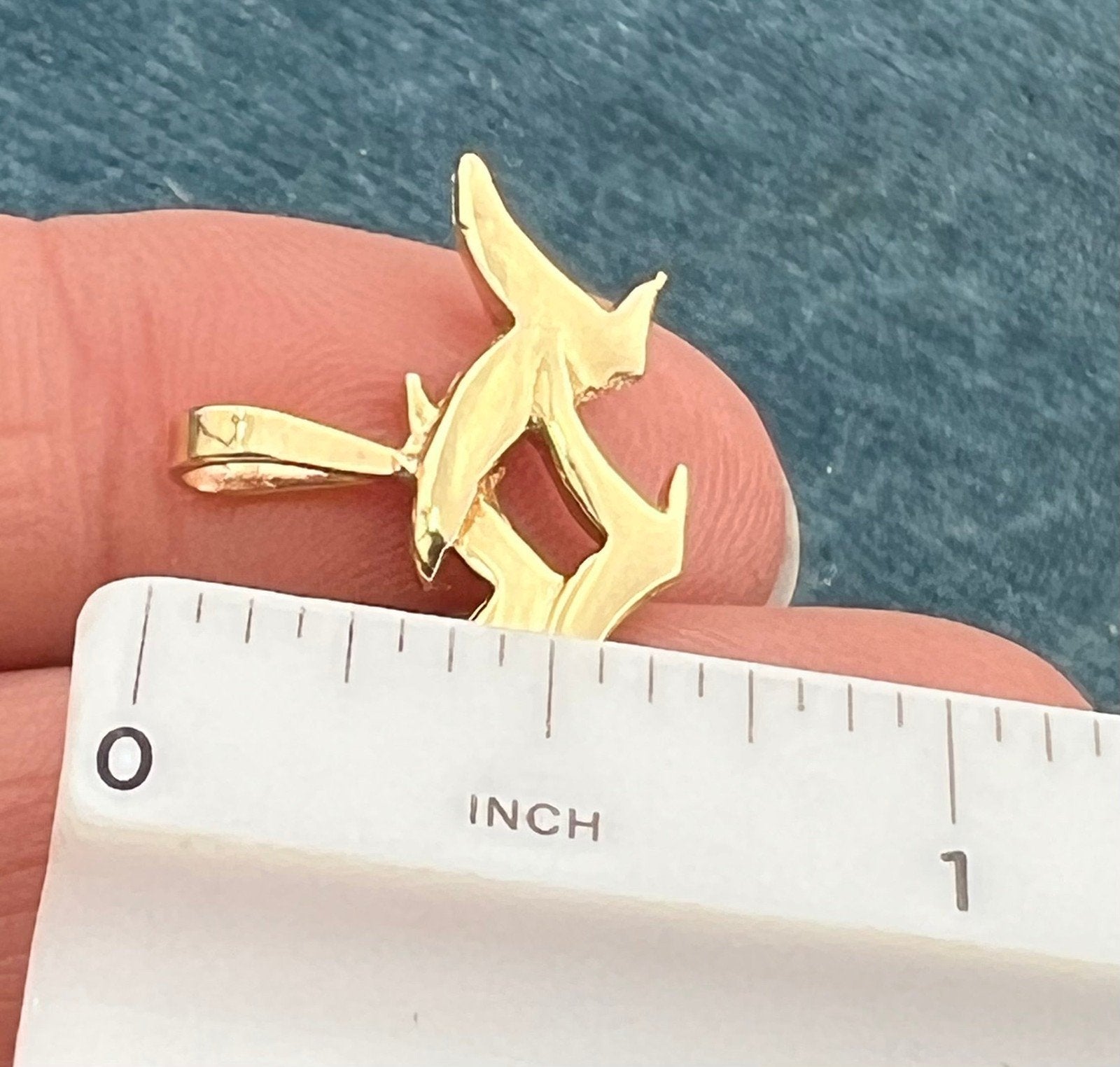 14k Yellow Gold Family of 3 Seagulls Pendant. Family