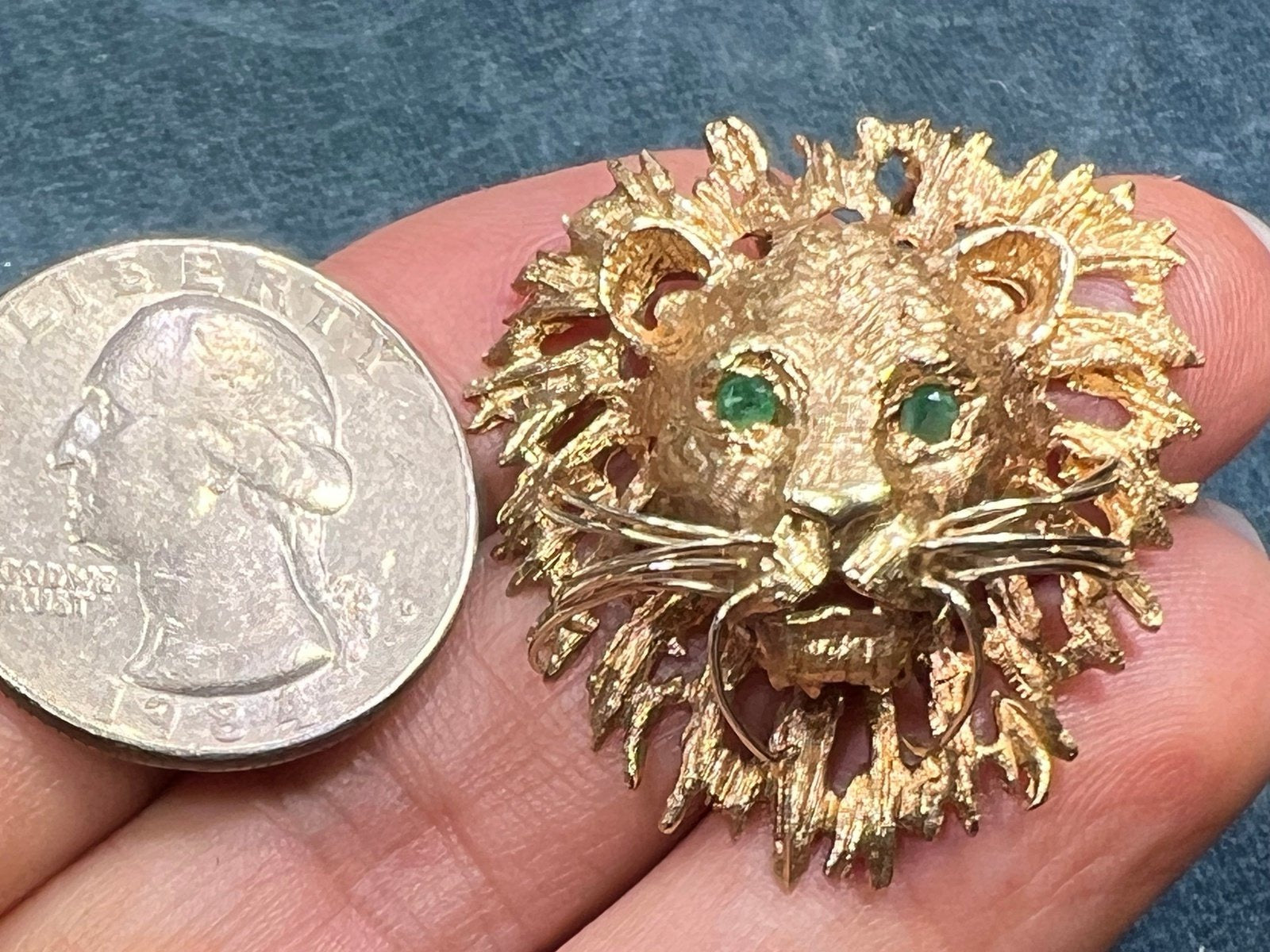 14k Yellow Gold Gentle LION Aslan Pendant w Emerald Eyes. 1.25"