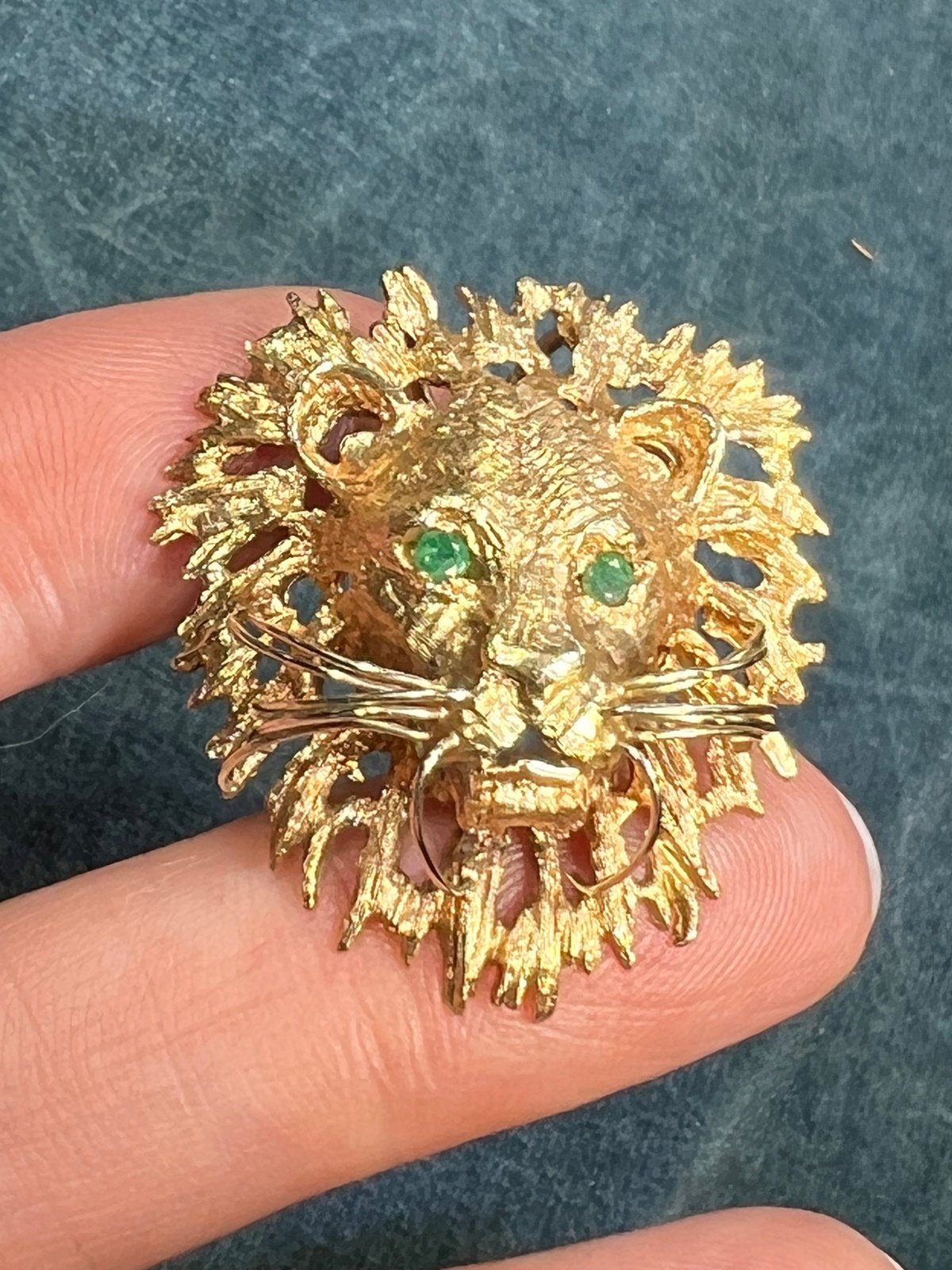 14k Yellow Gold Gentle LION Aslan Pendant w Emerald Eyes. 1.25"